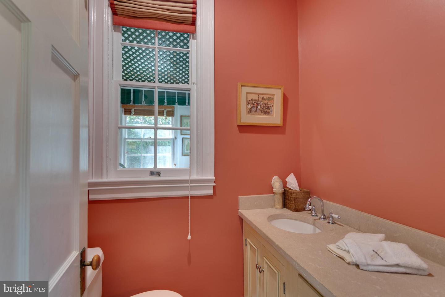 206 N VIEW TER, ALEXANDRIA, Virginia 22301, 4 Bedrooms Bedrooms, ,3 BathroomsBathrooms,Residential,For sale,206 N VIEW TER,VAAX2047250 MLS # VAAX2047250