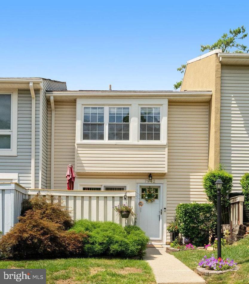 7942 BENTLEY VILLAGE DR #33A, SPRINGFIELD, Virginia 22152, 3 Bedrooms Bedrooms, ,2 BathroomsBathrooms,Residential,For sale,7942 BENTLEY VILLAGE DR #33A,VAFX2253856 MLS # VAFX2253856