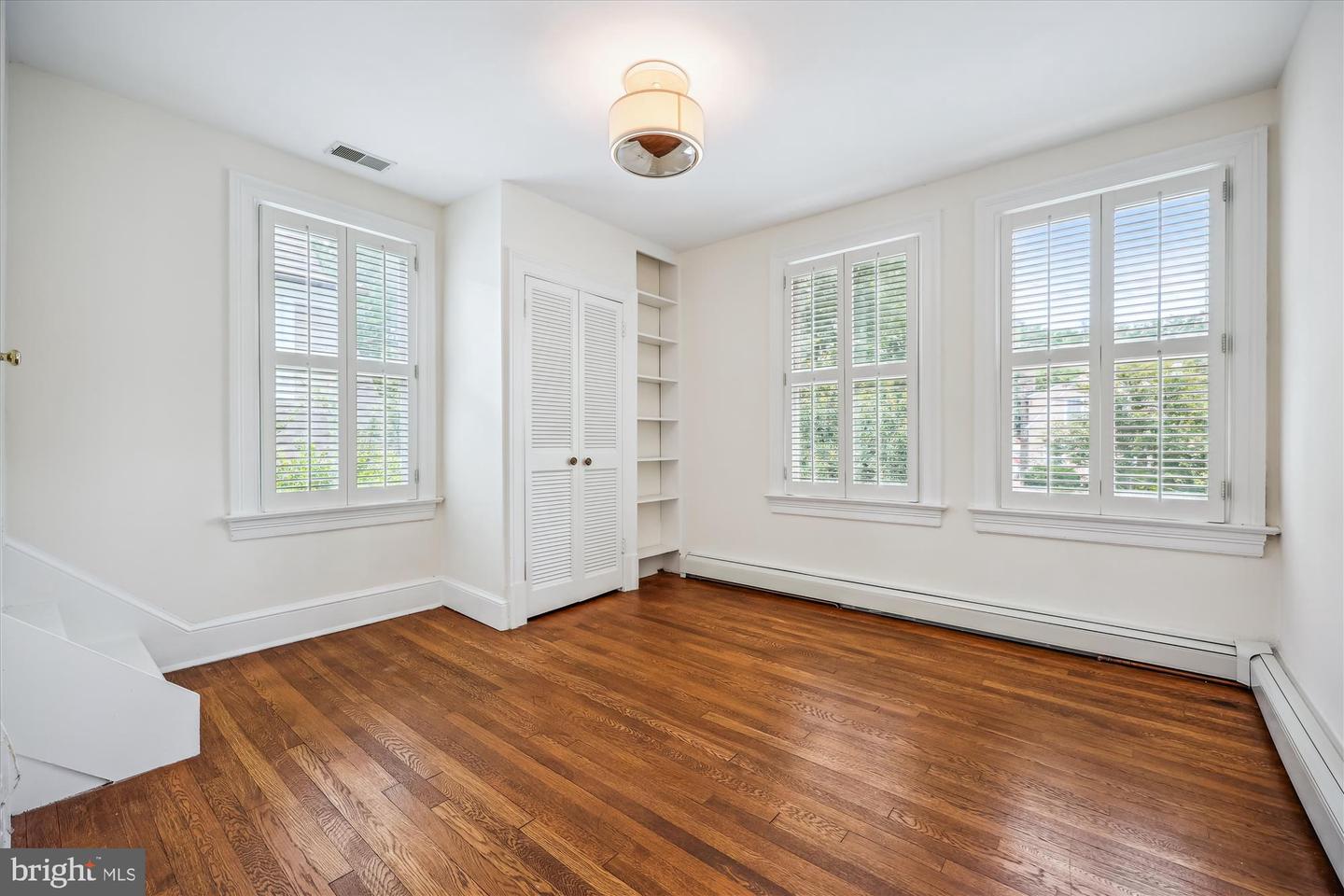 4412 LOWELL ST NW, WASHINGTON, District Of Columbia 20016, 4 Bedrooms Bedrooms, ,3 BathroomsBathrooms,Residential,For sale,4412 LOWELL ST NW,DCDC2209330 MLS # DCDC2209330