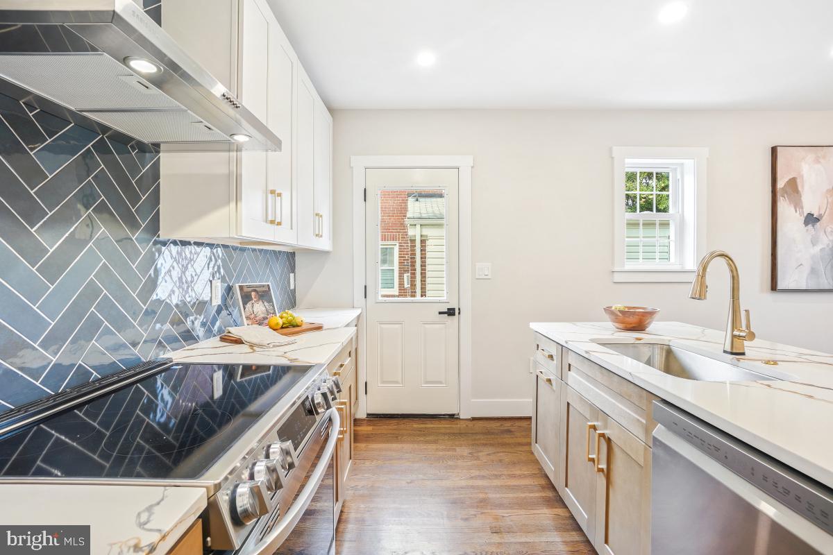 3914 20TH ST NE, WASHINGTON, District Of Columbia 20018, 5 Bedrooms Bedrooms, ,4 BathroomsBathrooms,Residential,For sale,3914 20TH ST NE,DCDC2209224 MLS # DCDC2209224