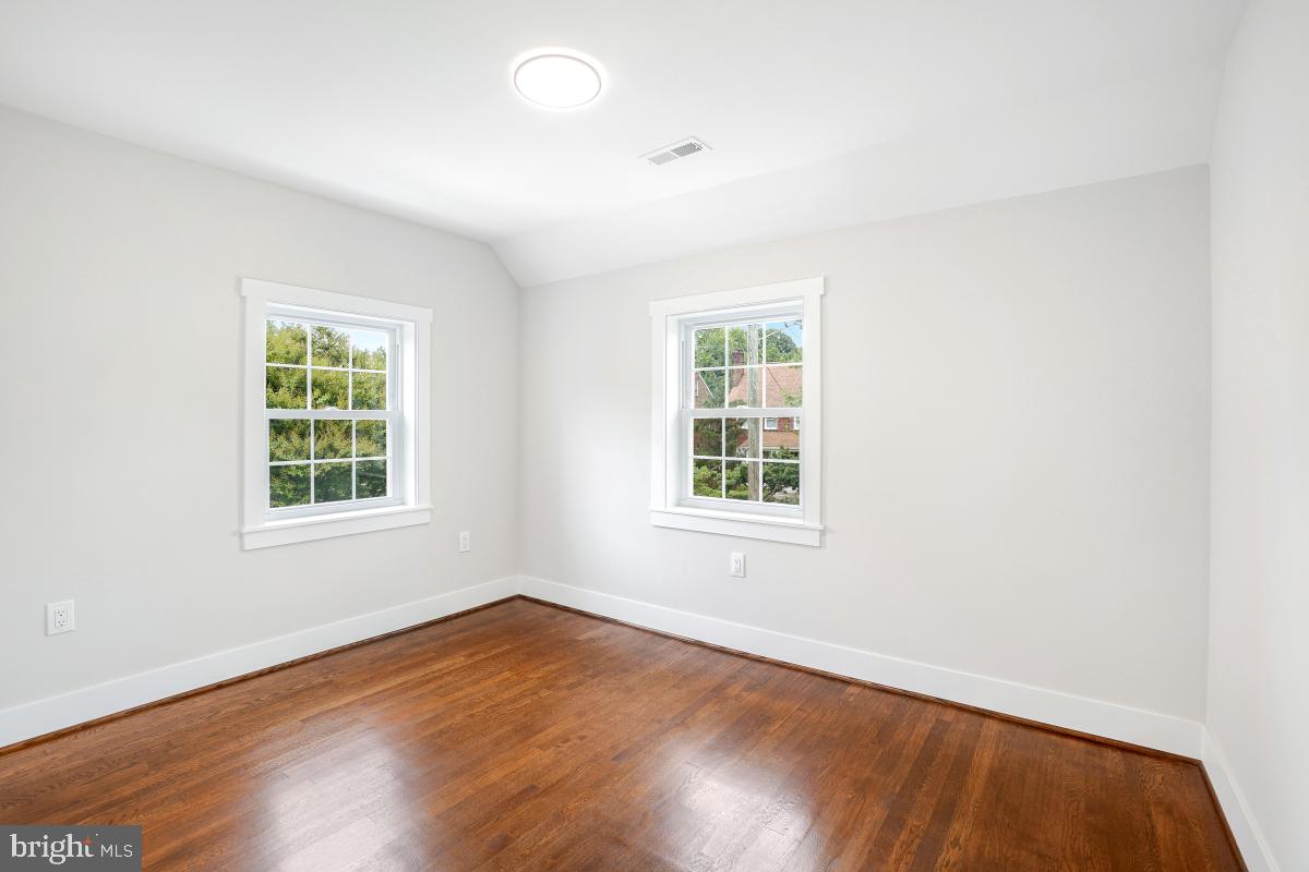3914 20TH ST NE, WASHINGTON, District Of Columbia 20018, 5 Bedrooms Bedrooms, ,4 BathroomsBathrooms,Residential,For sale,3914 20TH ST NE,DCDC2209224 MLS # DCDC2209224