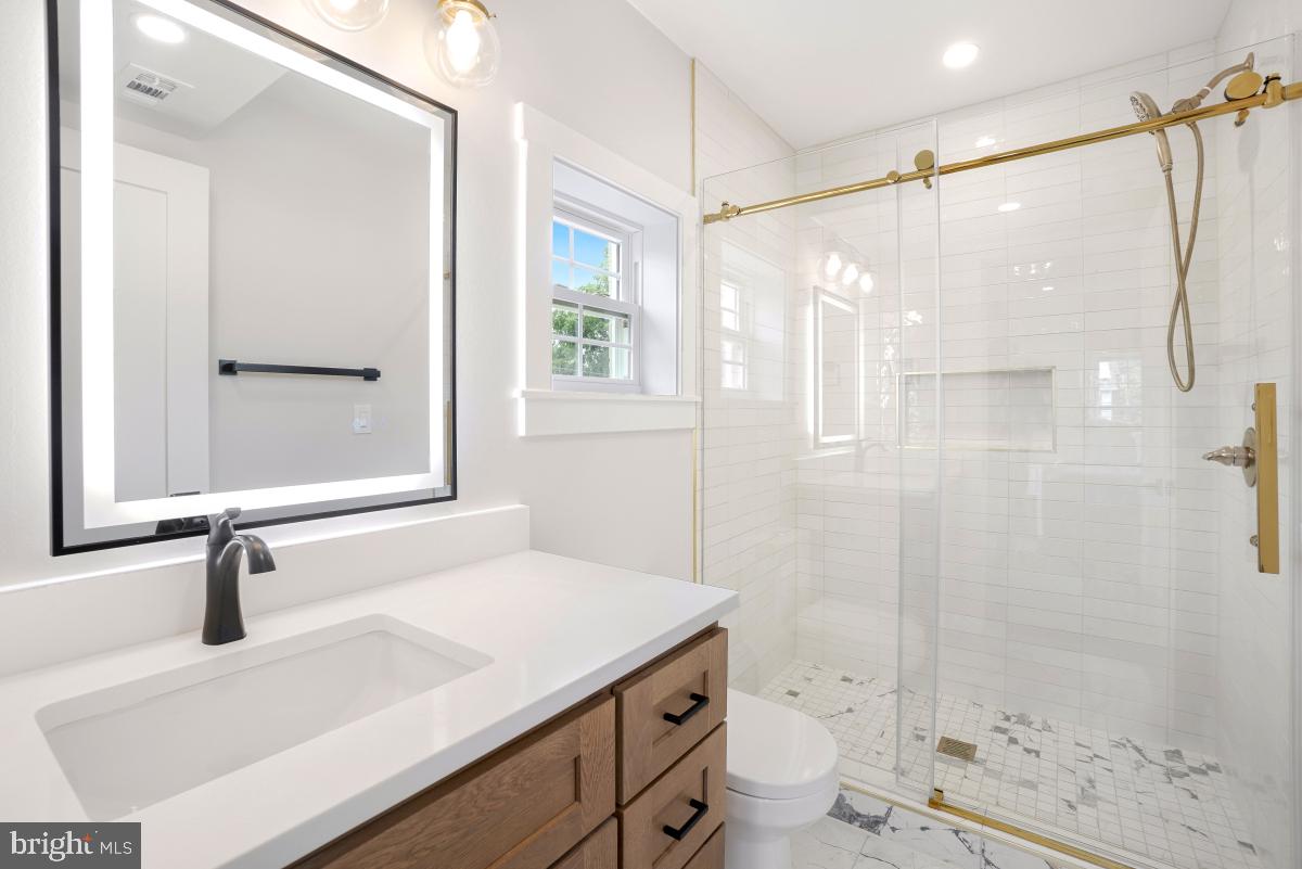 3914 20TH ST NE, WASHINGTON, District Of Columbia 20018, 5 Bedrooms Bedrooms, ,4 BathroomsBathrooms,Residential,For sale,3914 20TH ST NE,DCDC2209224 MLS # DCDC2209224