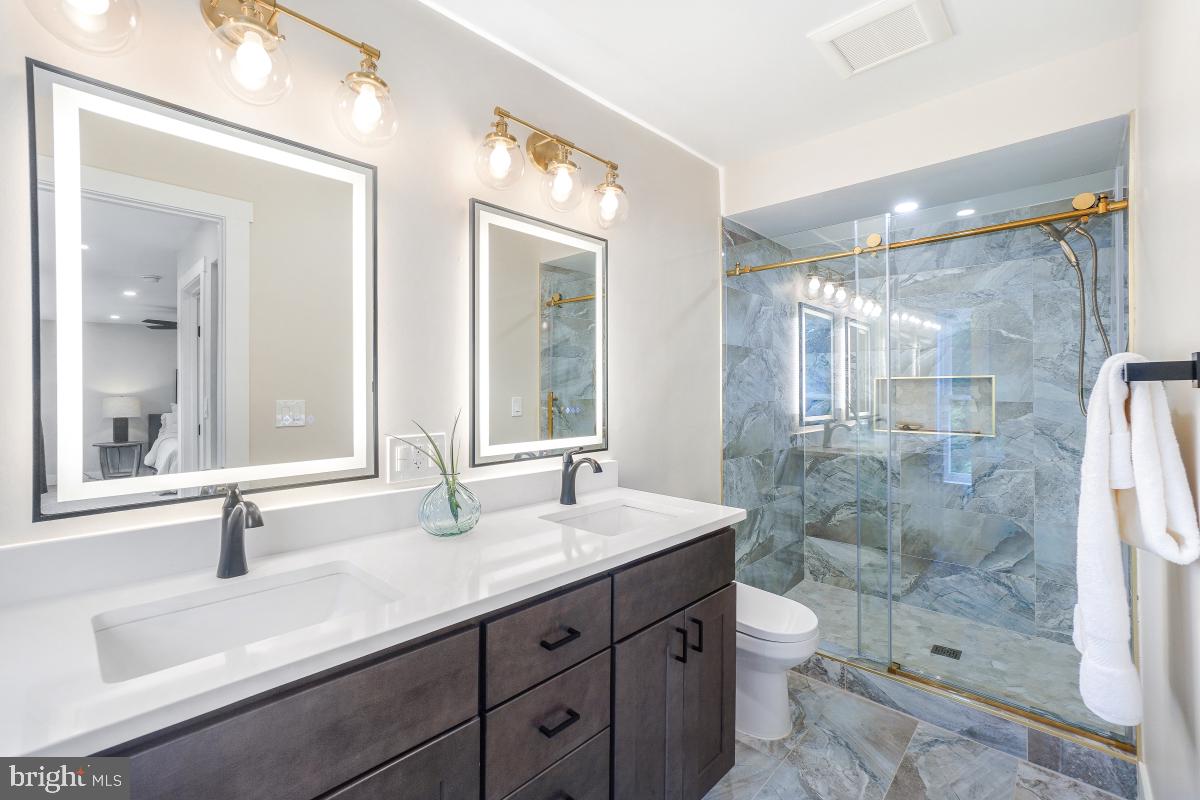 3914 20TH ST NE, WASHINGTON, District Of Columbia 20018, 5 Bedrooms Bedrooms, ,4 BathroomsBathrooms,Residential,For sale,3914 20TH ST NE,DCDC2209224 MLS # DCDC2209224