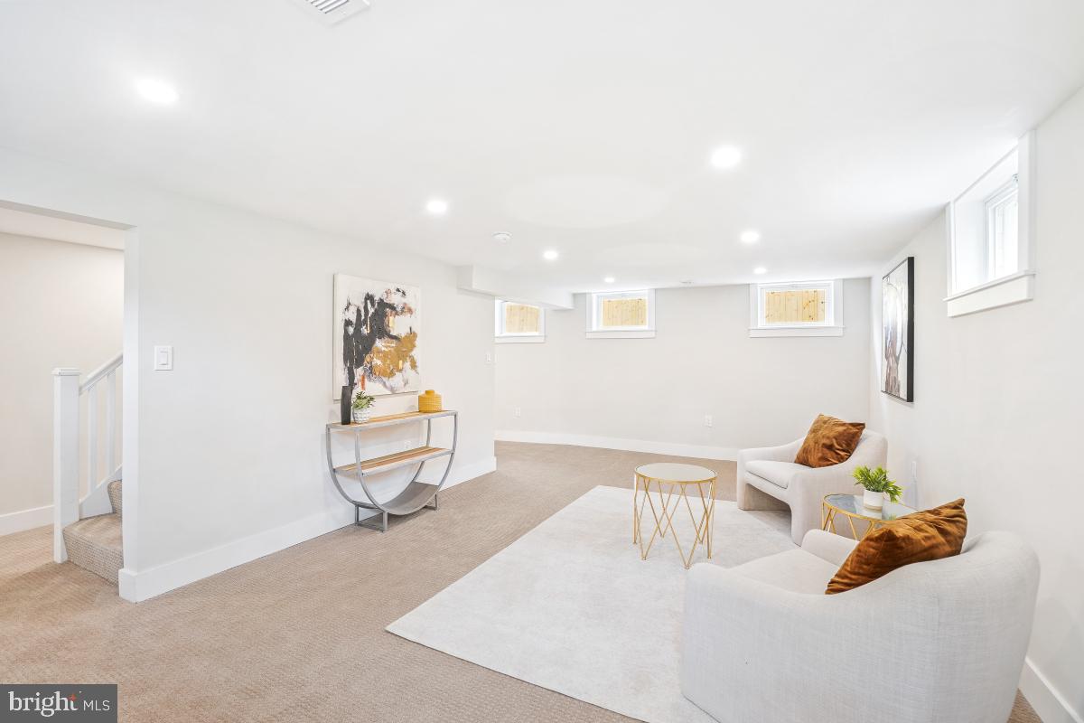 3914 20TH ST NE, WASHINGTON, District Of Columbia 20018, 5 Bedrooms Bedrooms, ,4 BathroomsBathrooms,Residential,For sale,3914 20TH ST NE,DCDC2209224 MLS # DCDC2209224
