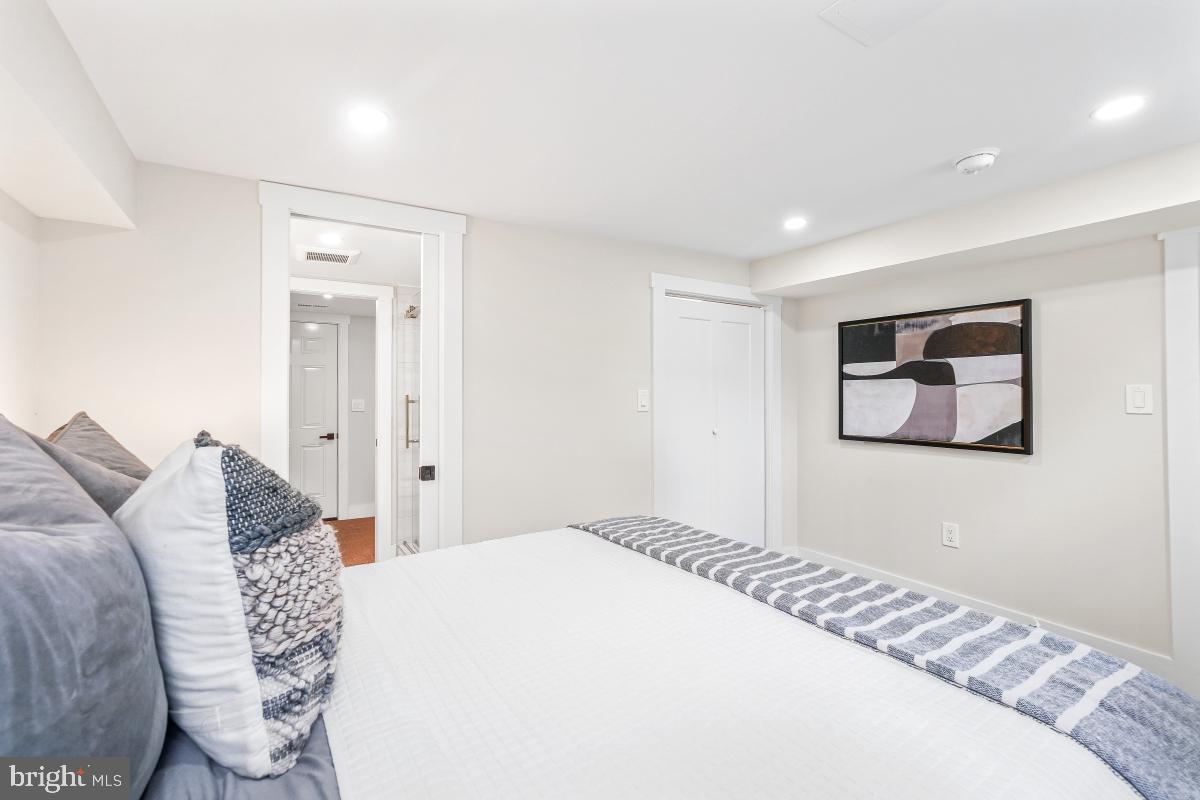 3914 20TH ST NE, WASHINGTON, District Of Columbia 20018, 5 Bedrooms Bedrooms, ,4 BathroomsBathrooms,Residential,For sale,3914 20TH ST NE,DCDC2209224 MLS # DCDC2209224