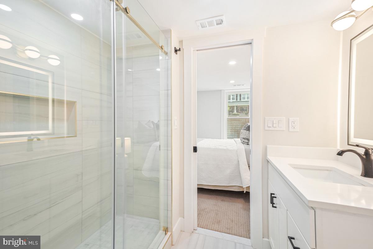 3914 20TH ST NE, WASHINGTON, District Of Columbia 20018, 5 Bedrooms Bedrooms, ,4 BathroomsBathrooms,Residential,For sale,3914 20TH ST NE,DCDC2209224 MLS # DCDC2209224