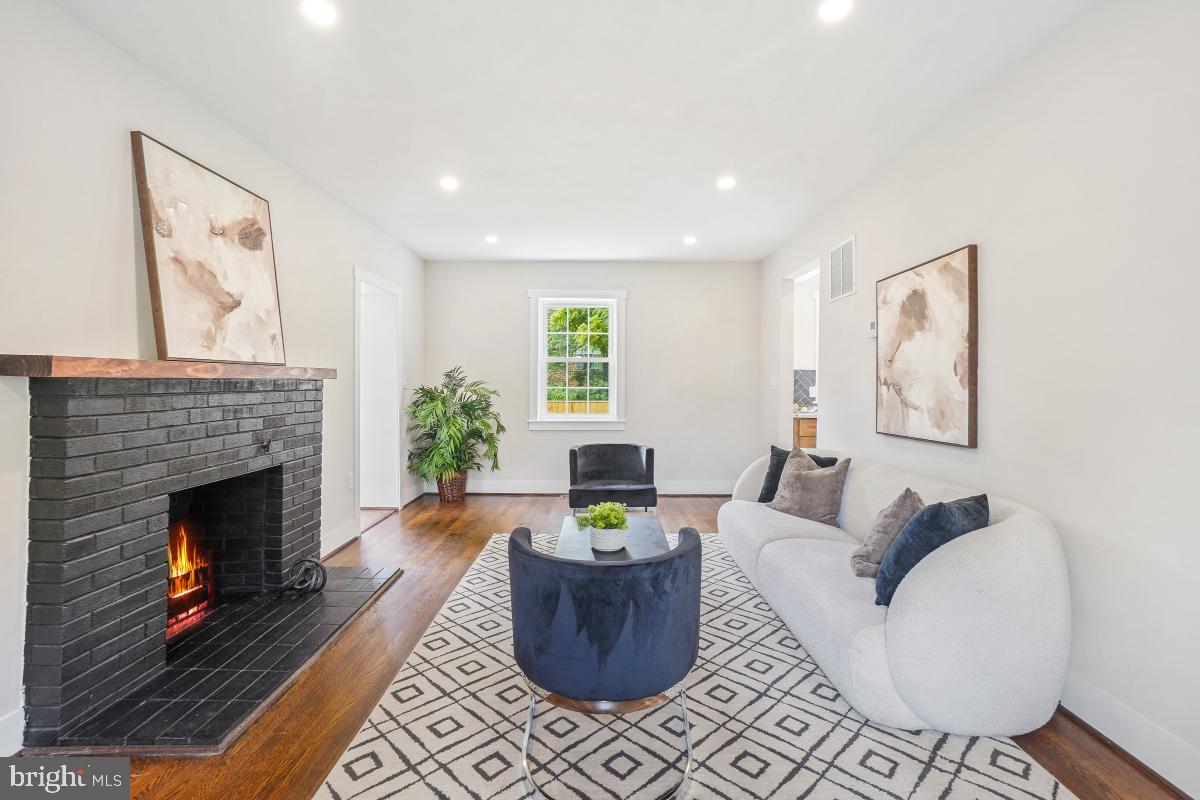 3914 20TH ST NE, WASHINGTON, District Of Columbia 20018, 5 Bedrooms Bedrooms, ,4 BathroomsBathrooms,Residential,For sale,3914 20TH ST NE,DCDC2209224 MLS # DCDC2209224
