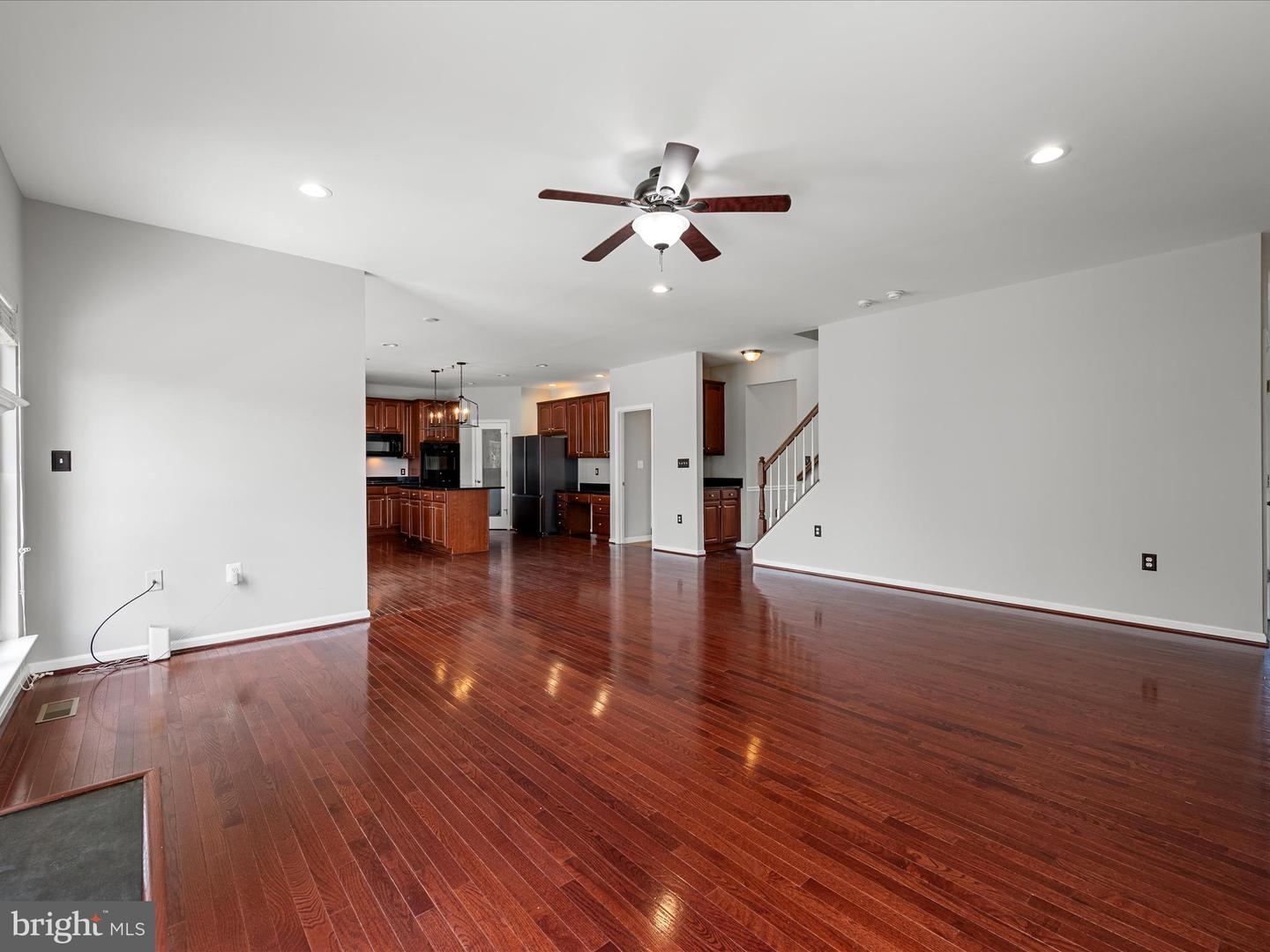 717 WOODEN BRIDGE DR, PURCELLVILLE, Virginia 20132, 4 Bedrooms Bedrooms, ,4 BathroomsBathrooms,Residential,For sale,717 WOODEN BRIDGE DR,VALO2101374 MLS # VALO2101374