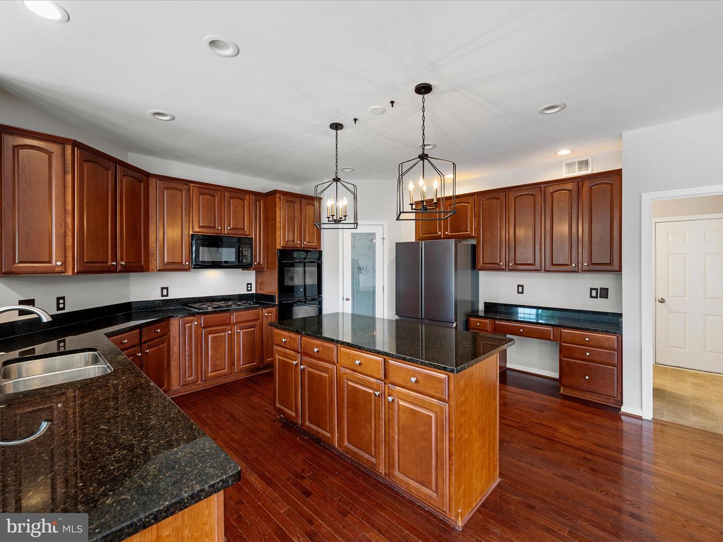 717 WOODEN BRIDGE DR, PURCELLVILLE, Virginia 20132, 4 Bedrooms Bedrooms, ,4 BathroomsBathrooms,Residential,For sale,717 WOODEN BRIDGE DR,VALO2101374 MLS # VALO2101374