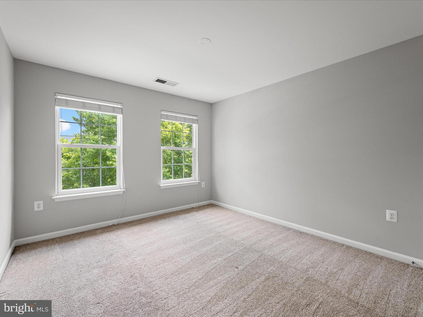 717 WOODEN BRIDGE DR, PURCELLVILLE, Virginia 20132, 4 Bedrooms Bedrooms, ,4 BathroomsBathrooms,Residential,For sale,717 WOODEN BRIDGE DR,VALO2101374 MLS # VALO2101374