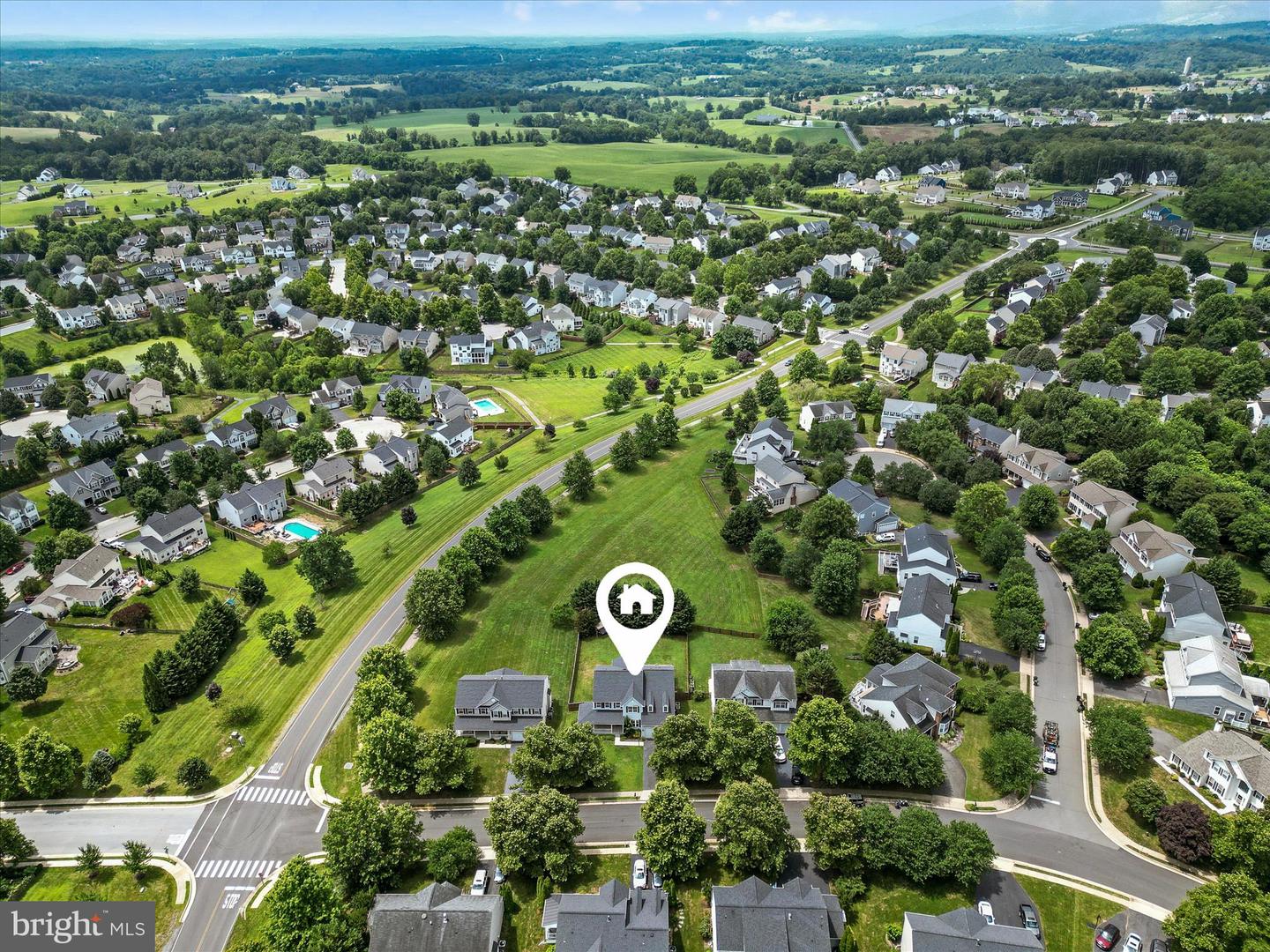 717 WOODEN BRIDGE DR, PURCELLVILLE, Virginia 20132, 4 Bedrooms Bedrooms, ,4 BathroomsBathrooms,Residential,For sale,717 WOODEN BRIDGE DR,VALO2101374 MLS # VALO2101374