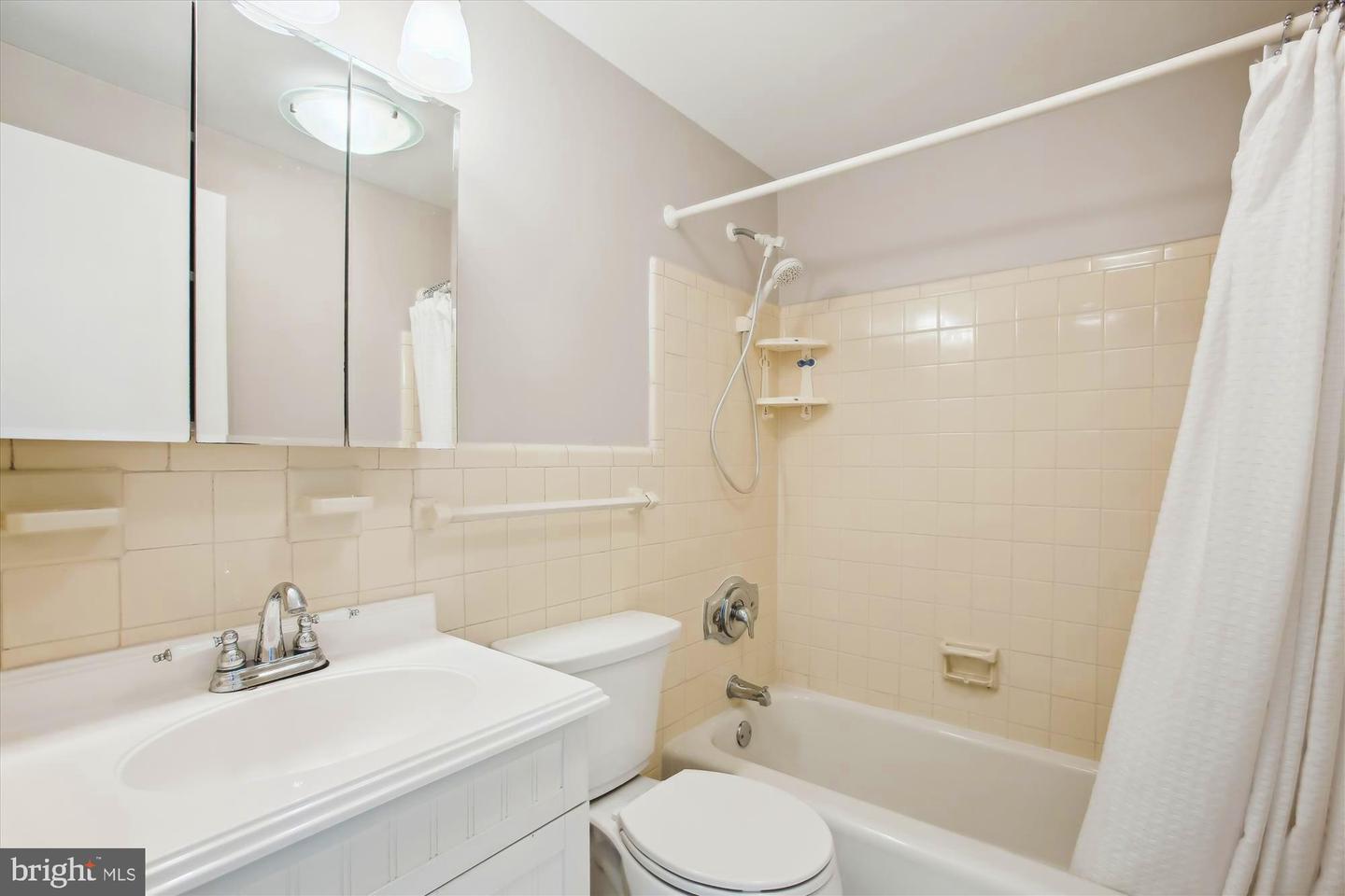 6621 WAKEFIELD DR #812, ALEXANDRIA, Virginia 22307, 1 Bedroom Bedrooms, ,1 BathroomBathrooms,Residential,For sale,6621 WAKEFIELD DR #812,VAFX2254228 MLS # VAFX2254228