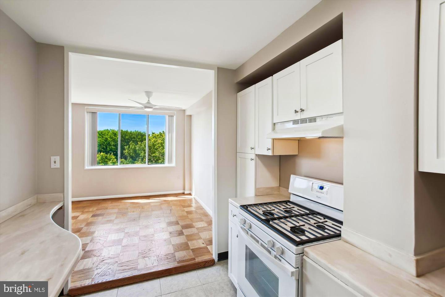 6621 WAKEFIELD DR #812, ALEXANDRIA, Virginia 22307, 1 Bedroom Bedrooms, ,1 BathroomBathrooms,Residential,For sale,6621 WAKEFIELD DR #812,VAFX2254228 MLS # VAFX2254228