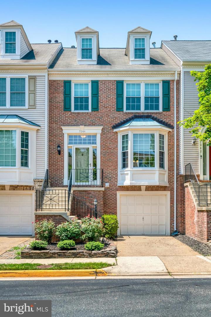 7044 FIELDHURST CT, ALEXANDRIA, Virginia 22315, 3 Bedrooms Bedrooms, ,2 BathroomsBathrooms,Residential,For sale,7044 FIELDHURST CT,VAFX2254298 MLS # VAFX2254298