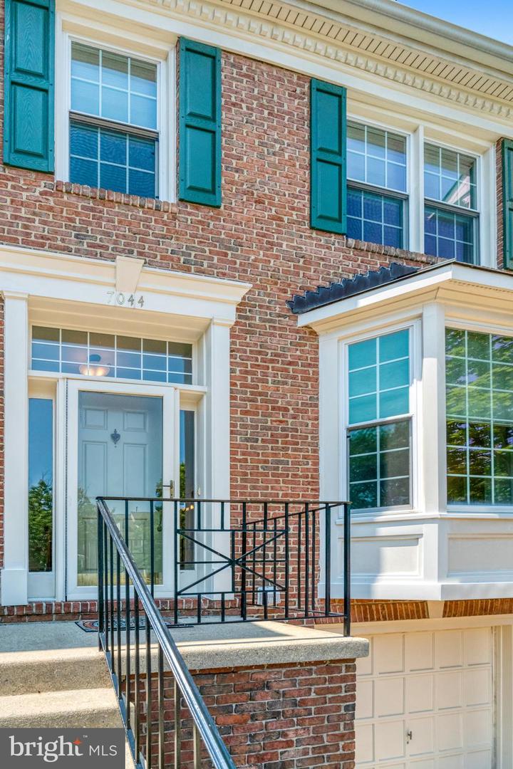 7044 FIELDHURST CT, ALEXANDRIA, Virginia 22315, 3 Bedrooms Bedrooms, ,2 BathroomsBathrooms,Residential,For sale,7044 FIELDHURST CT,VAFX2254298 MLS # VAFX2254298