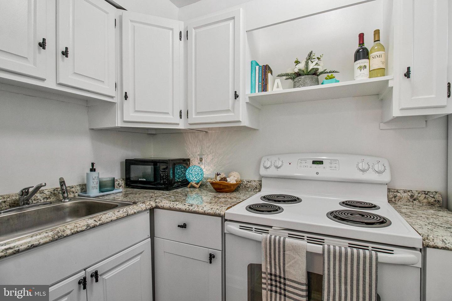 4029 BENTON ST NW #201, WASHINGTON, District Of Columbia 20007, 1 Bedroom Bedrooms, ,1 BathroomBathrooms,Residential,For sale,4029 BENTON ST NW #201,DCDC2209482 MLS # DCDC2209482