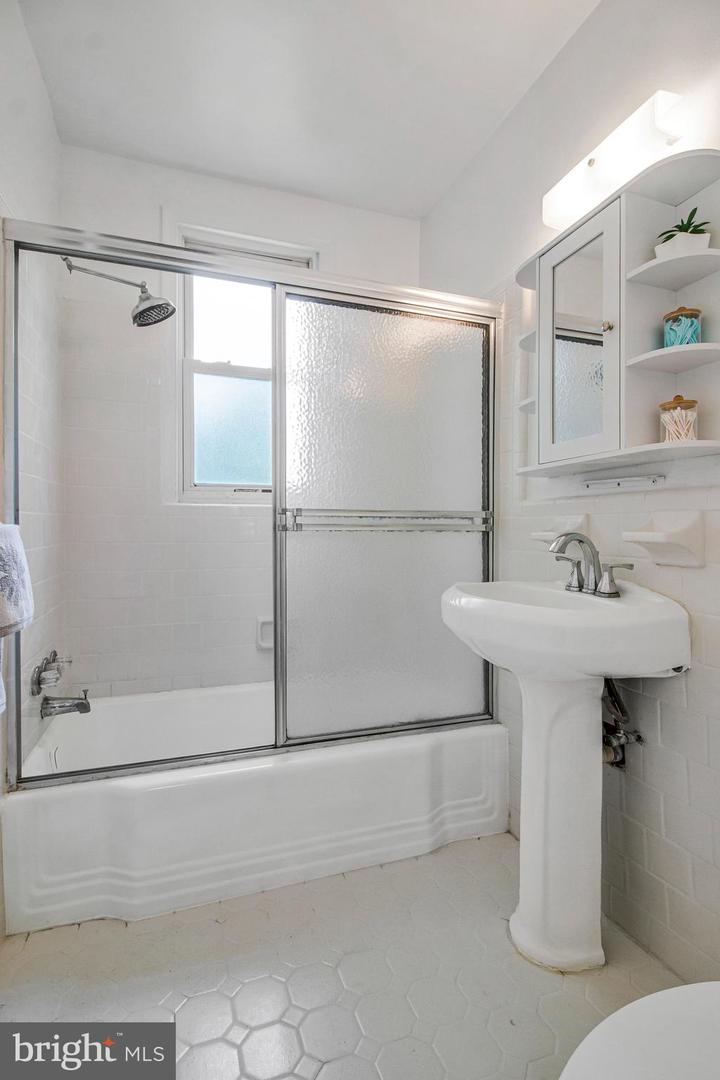 4029 BENTON ST NW #201, WASHINGTON, District Of Columbia 20007, 1 Bedroom Bedrooms, ,1 BathroomBathrooms,Residential,For sale,4029 BENTON ST NW #201,DCDC2209482 MLS # DCDC2209482