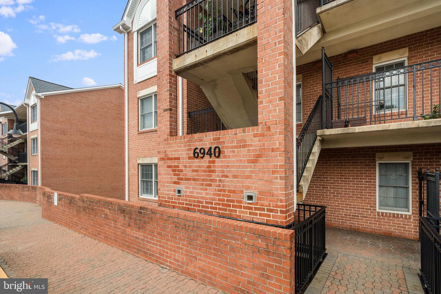 6940 FAIRFAX DR #200, ARLINGTON, Virginia 22213, 2 Bedrooms Bedrooms, ,2 BathroomsBathrooms,Residential,For sale,6940 FAIRFAX DR #200,VAAR2060384 MLS # VAAR2060384