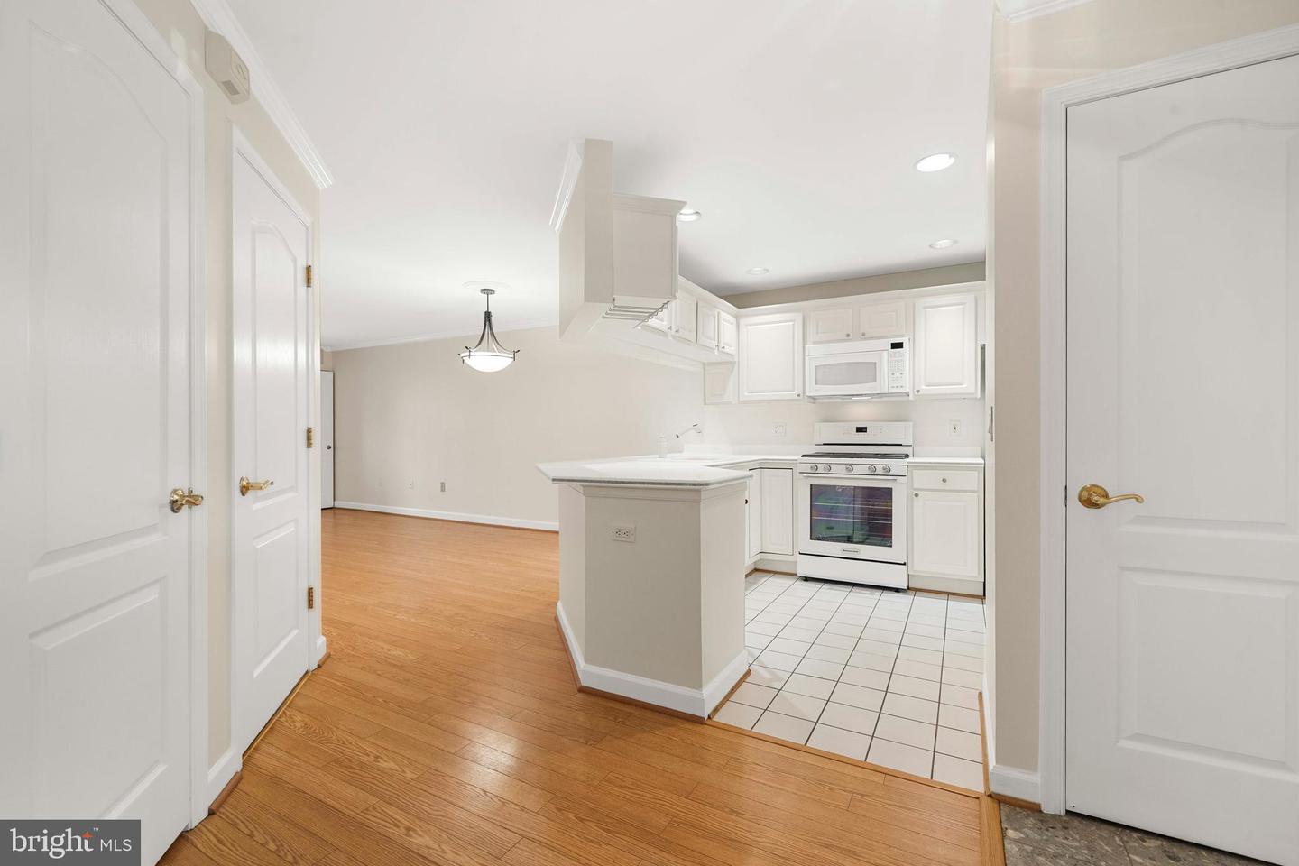 6940 FAIRFAX DR #200, ARLINGTON, Virginia 22213, 2 Bedrooms Bedrooms, ,2 BathroomsBathrooms,Residential,For sale,6940 FAIRFAX DR #200,VAAR2060384 MLS # VAAR2060384