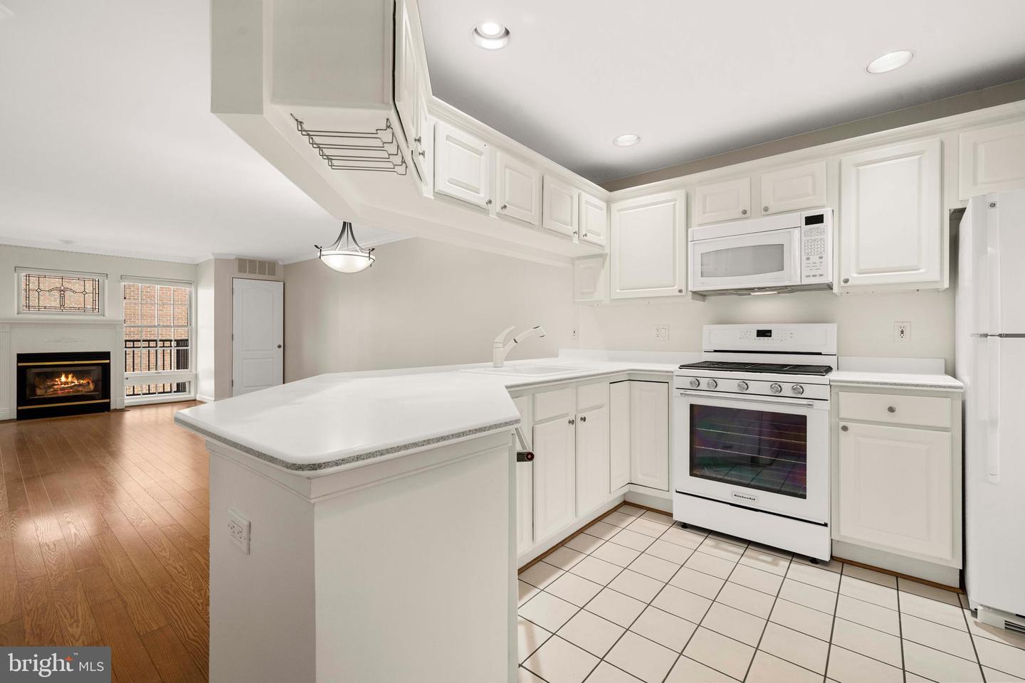 6940 FAIRFAX DR #200, ARLINGTON, Virginia 22213, 2 Bedrooms Bedrooms, ,2 BathroomsBathrooms,Residential,For sale,6940 FAIRFAX DR #200,VAAR2060384 MLS # VAAR2060384