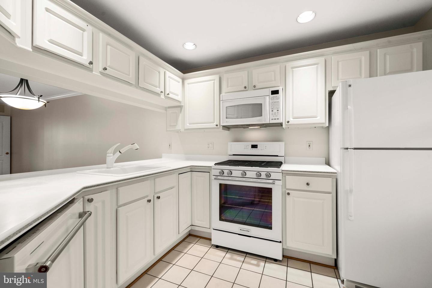 6940 FAIRFAX DR #200, ARLINGTON, Virginia 22213, 2 Bedrooms Bedrooms, ,2 BathroomsBathrooms,Residential,For sale,6940 FAIRFAX DR #200,VAAR2060384 MLS # VAAR2060384