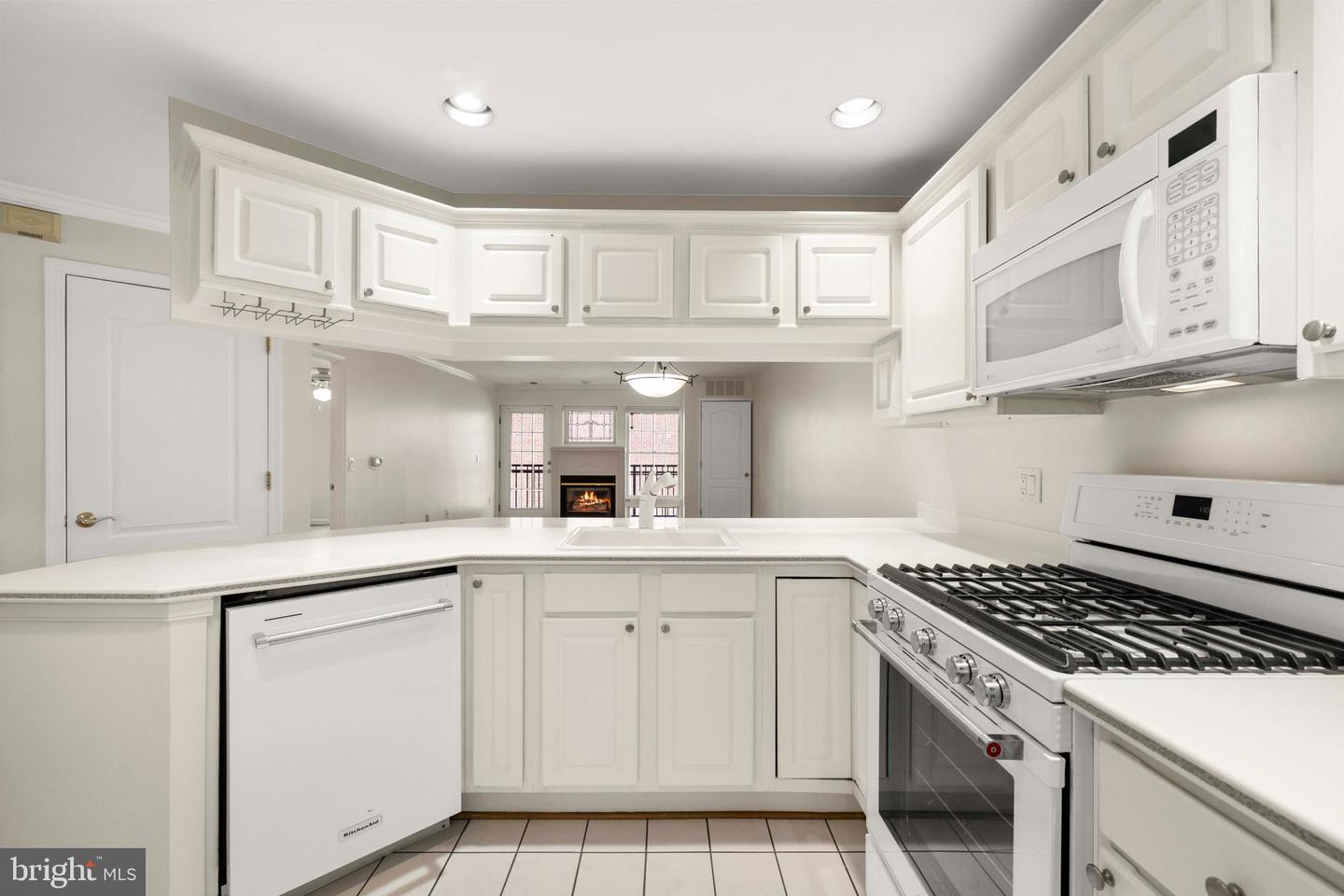6940 FAIRFAX DR #200, ARLINGTON, Virginia 22213, 2 Bedrooms Bedrooms, ,2 BathroomsBathrooms,Residential,For sale,6940 FAIRFAX DR #200,VAAR2060384 MLS # VAAR2060384