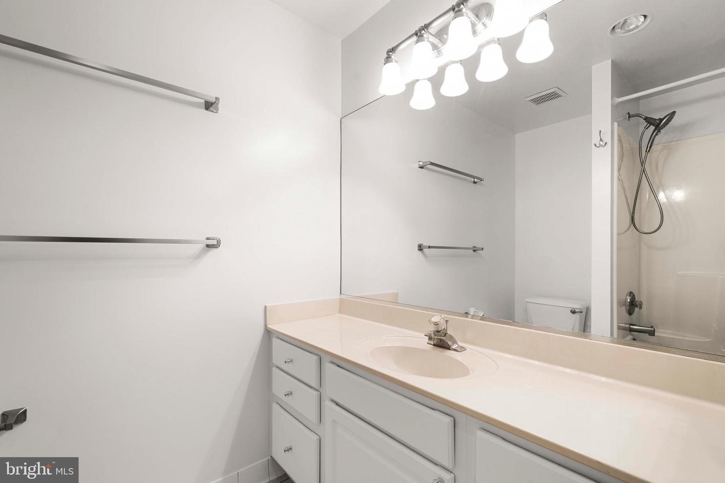 6940 FAIRFAX DR #200, ARLINGTON, Virginia 22213, 2 Bedrooms Bedrooms, ,2 BathroomsBathrooms,Residential,For sale,6940 FAIRFAX DR #200,VAAR2060384 MLS # VAAR2060384