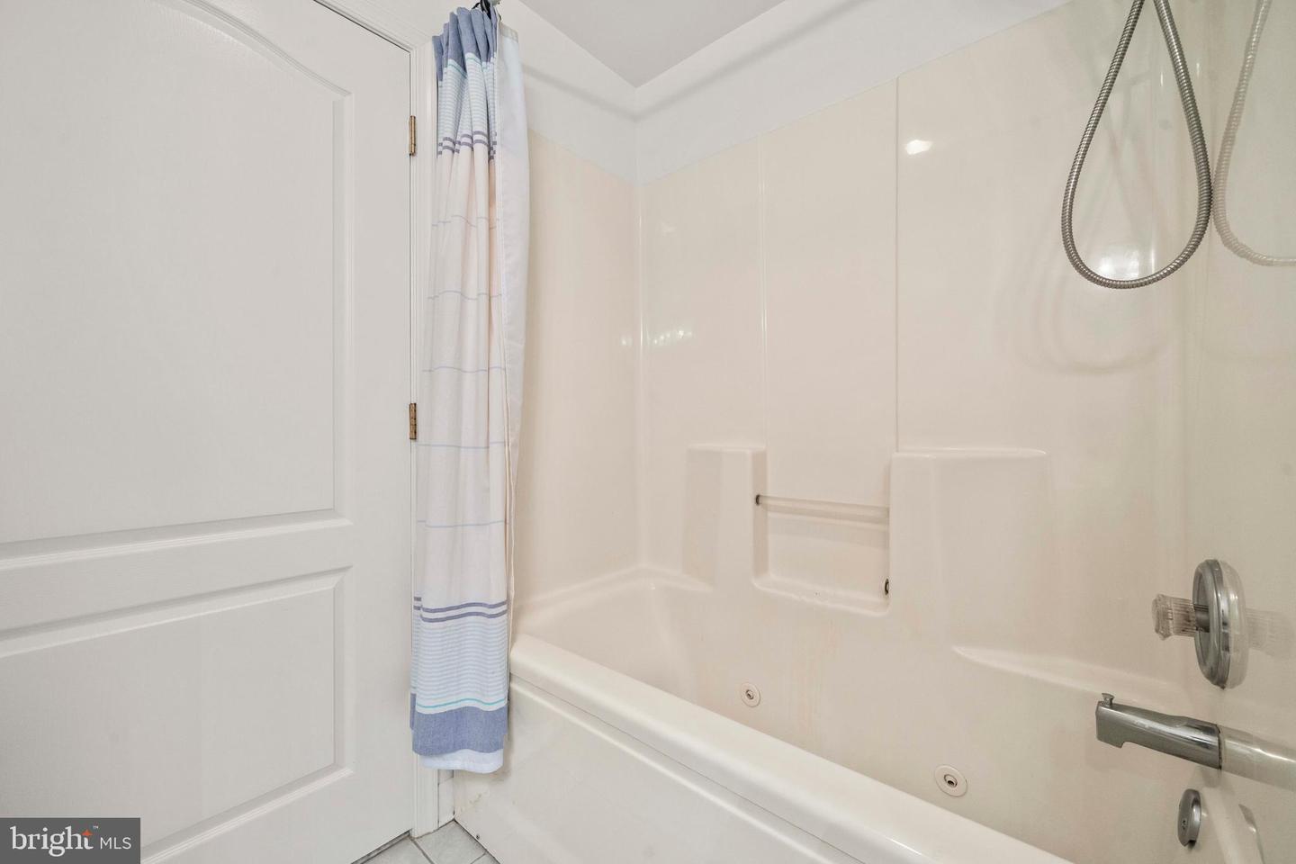 6940 FAIRFAX DR #200, ARLINGTON, Virginia 22213, 2 Bedrooms Bedrooms, ,2 BathroomsBathrooms,Residential,For sale,6940 FAIRFAX DR #200,VAAR2060384 MLS # VAAR2060384