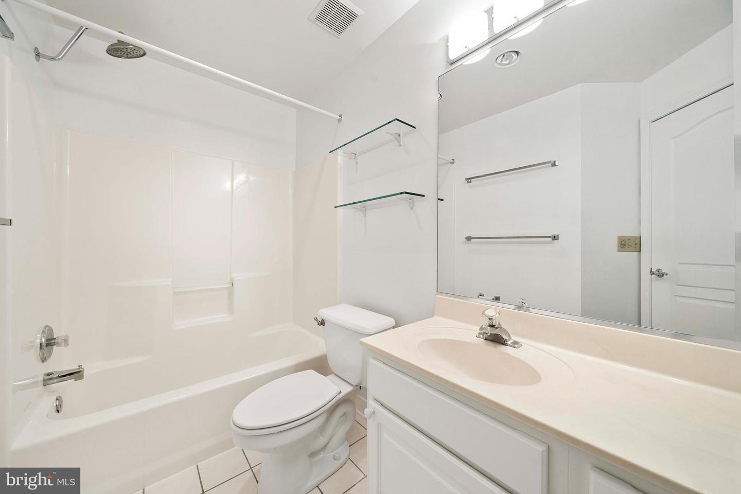 6940 FAIRFAX DR #200, ARLINGTON, Virginia 22213, 2 Bedrooms Bedrooms, ,2 BathroomsBathrooms,Residential,For sale,6940 FAIRFAX DR #200,VAAR2060384 MLS # VAAR2060384