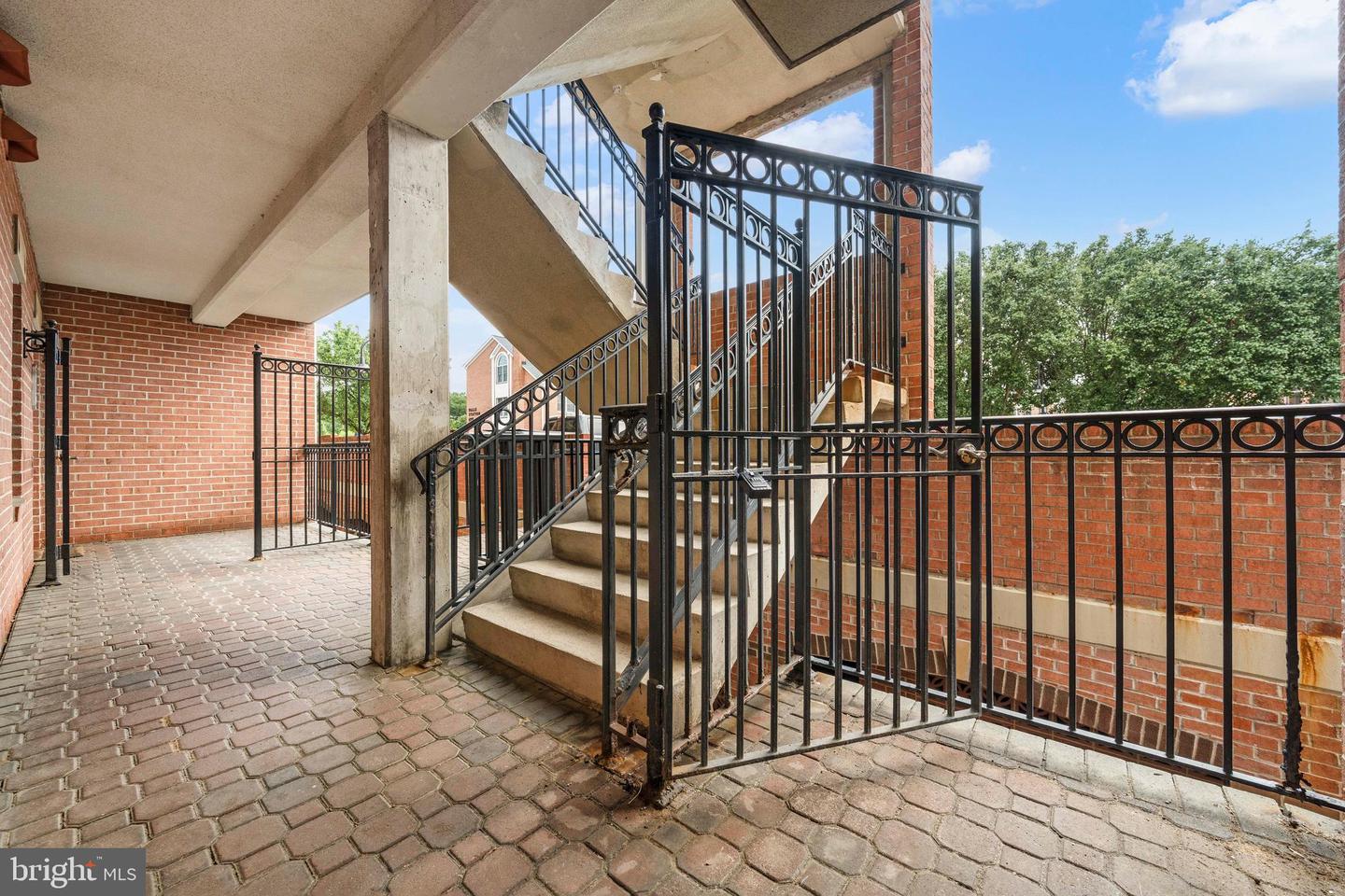 6940 FAIRFAX DR #200, ARLINGTON, Virginia 22213, 2 Bedrooms Bedrooms, ,2 BathroomsBathrooms,Residential,For sale,6940 FAIRFAX DR #200,VAAR2060384 MLS # VAAR2060384