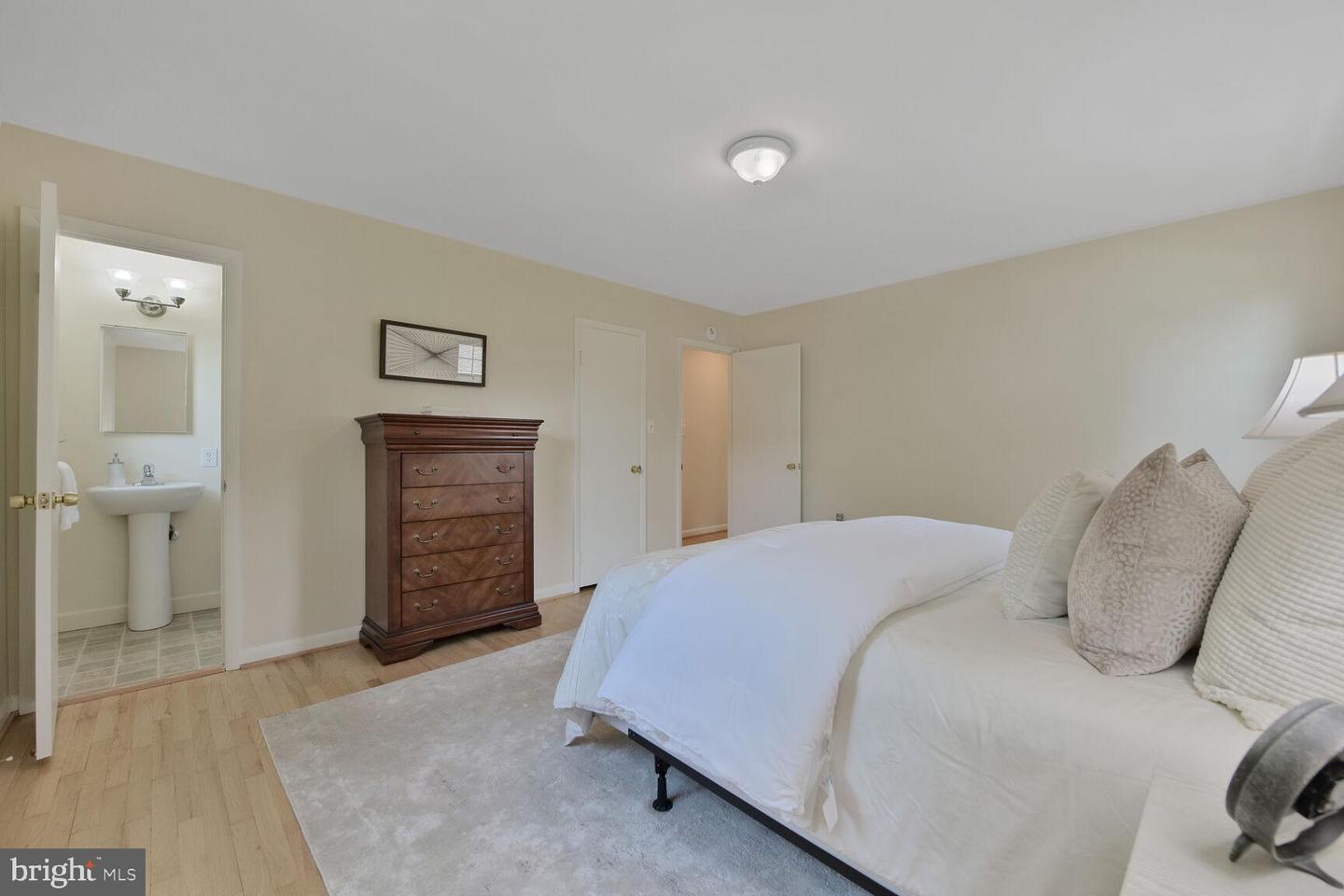 3512 QUEEN ANNE DR, FAIRFAX, Virginia 22030, 5 Bedrooms Bedrooms, ,3 BathroomsBathrooms,Residential,For sale,3512 QUEEN ANNE DR,VAFC2006592 MLS # VAFC2006592