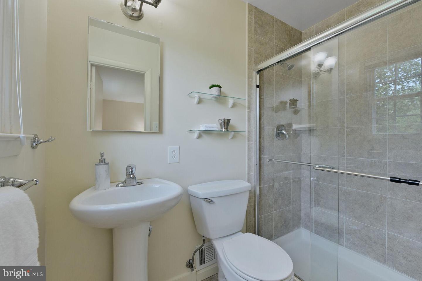 3512 QUEEN ANNE DR, FAIRFAX, Virginia 22030, 5 Bedrooms Bedrooms, ,3 BathroomsBathrooms,Residential,For sale,3512 QUEEN ANNE DR,VAFC2006592 MLS # VAFC2006592