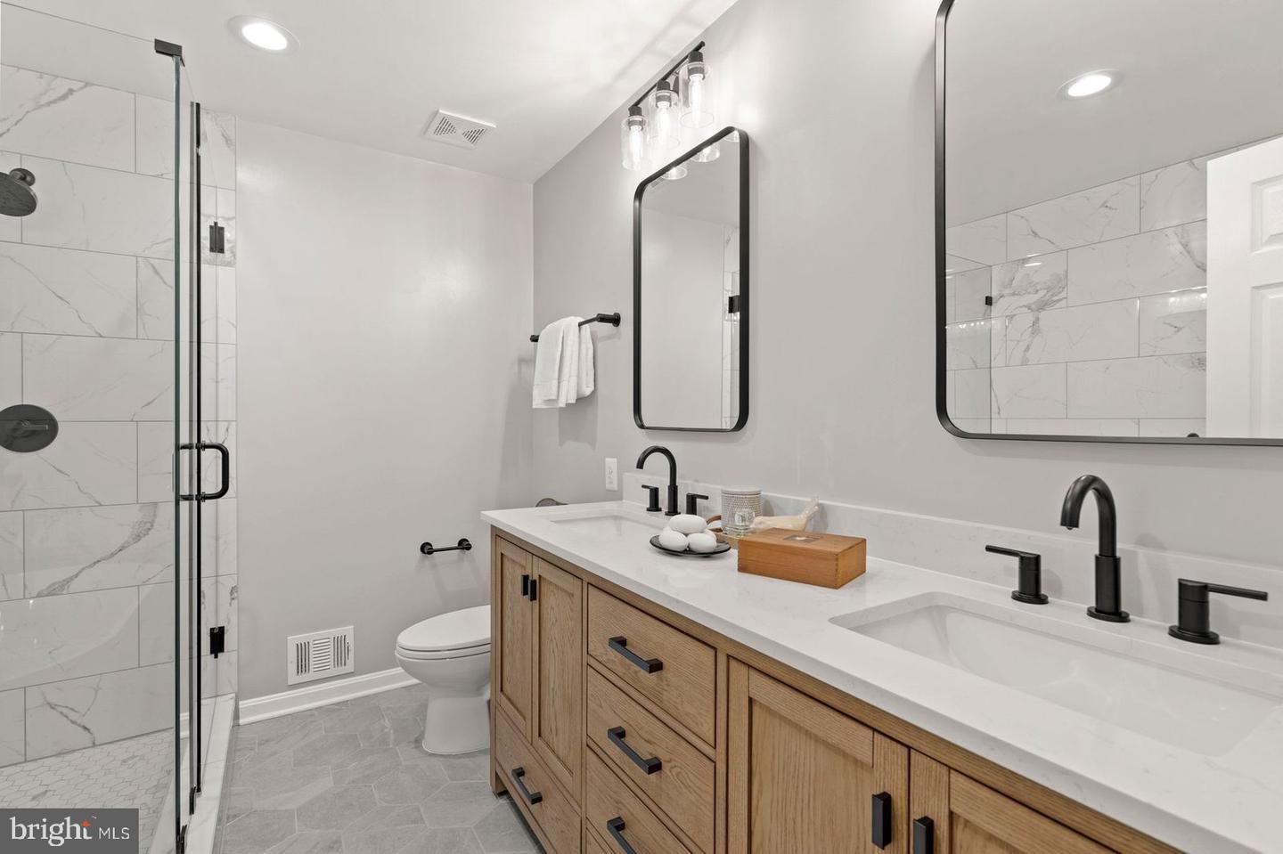 1158 N VERNON ST, ARLINGTON, Virginia 22201, 3 Bedrooms Bedrooms, ,2 BathroomsBathrooms,Residential,For sale,1158 N VERNON ST,VAAR2060386 MLS # VAAR2060386