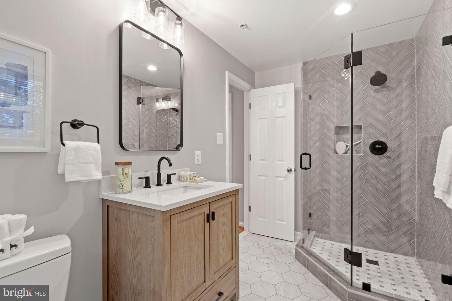 1158 N VERNON ST, ARLINGTON, Virginia 22201, 3 Bedrooms Bedrooms, ,2 BathroomsBathrooms,Residential,For sale,1158 N VERNON ST,VAAR2060386 MLS # VAAR2060386