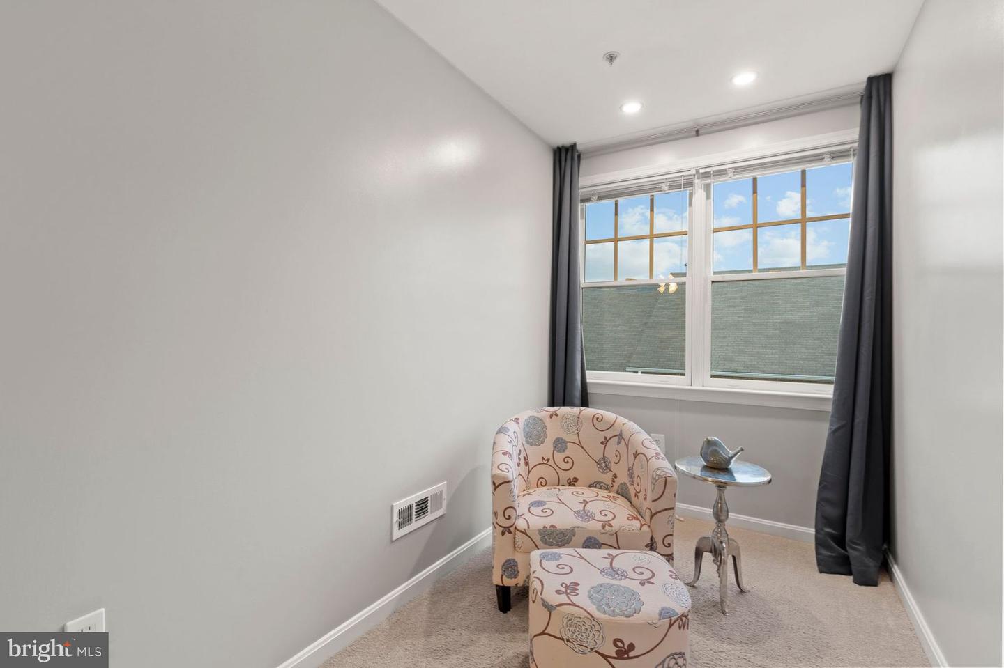 1158 N VERNON ST, ARLINGTON, Virginia 22201, 3 Bedrooms Bedrooms, ,2 BathroomsBathrooms,Residential,For sale,1158 N VERNON ST,VAAR2060386 MLS # VAAR2060386