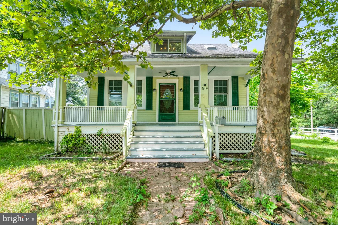 3201 N PERSHING DR, ARLINGTON, Virginia 22201, 5 Bedrooms Bedrooms, ,2 BathroomsBathrooms,Residential,For sale,3201 N PERSHING DR,VAAR2060406 MLS # VAAR2060406