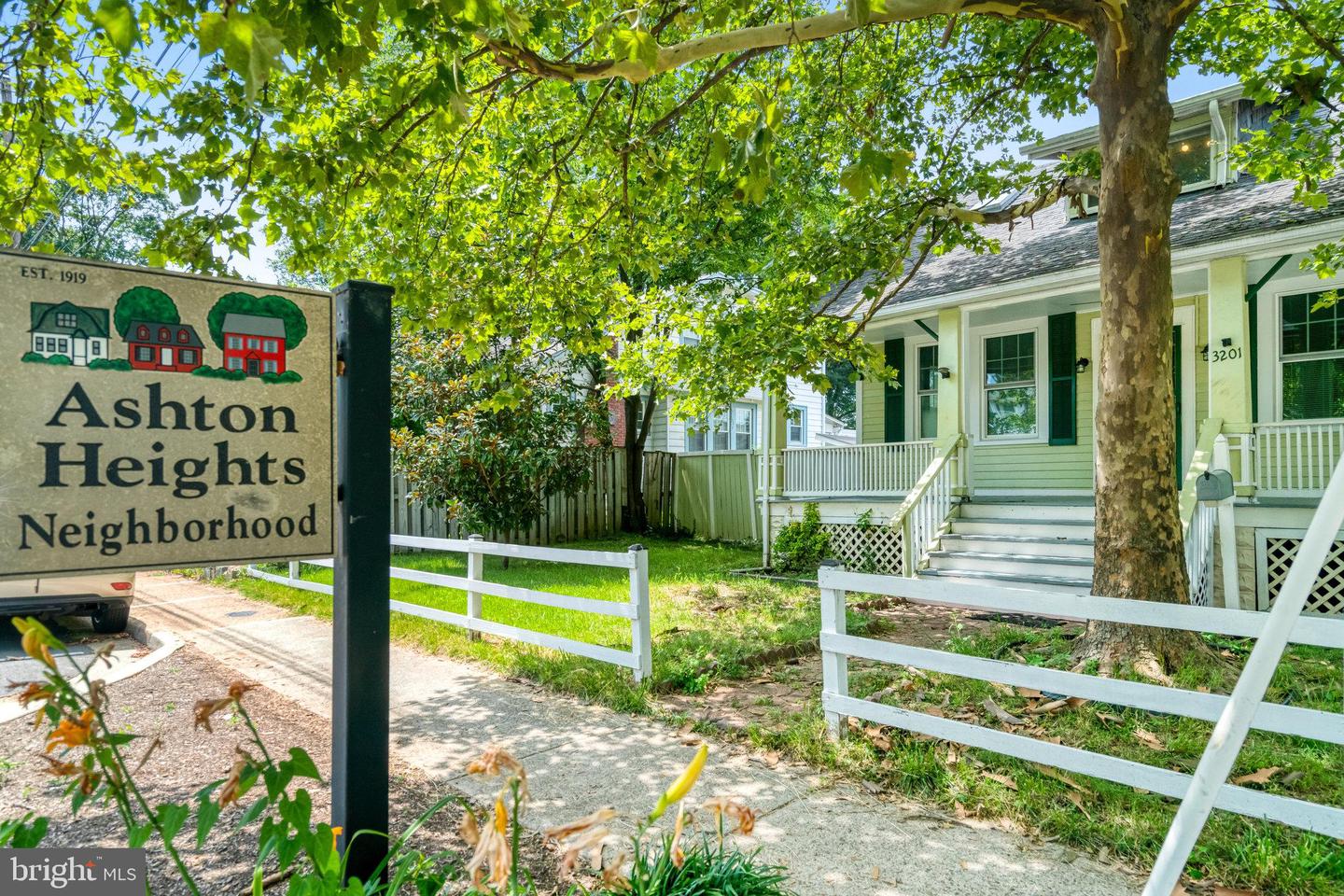 3201 N PERSHING DR, ARLINGTON, Virginia 22201, 5 Bedrooms Bedrooms, ,2 BathroomsBathrooms,Residential,For sale,3201 N PERSHING DR,VAAR2060406 MLS # VAAR2060406
