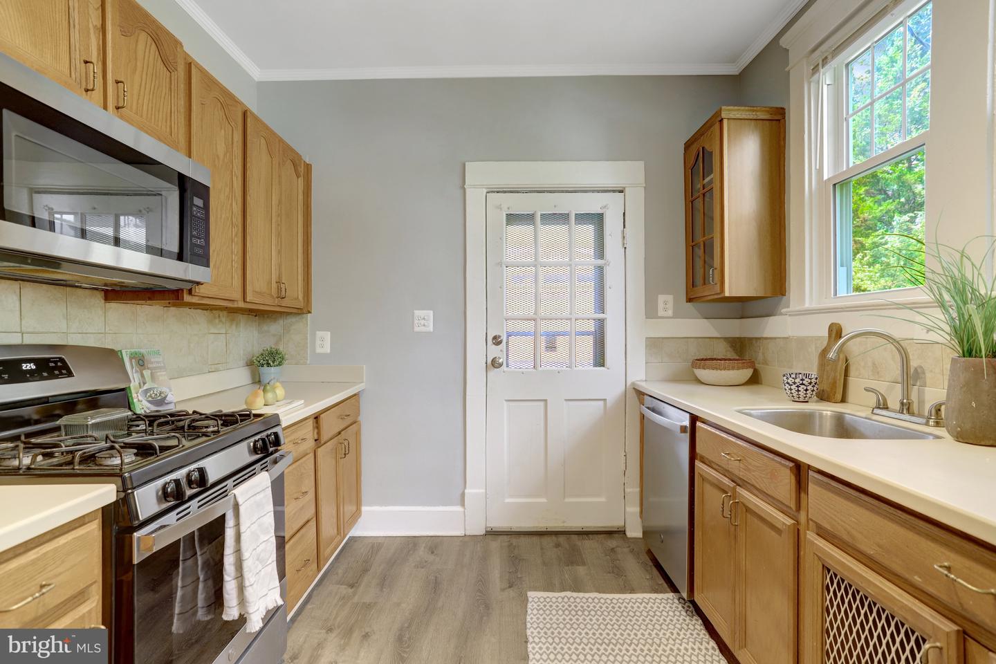 3201 N PERSHING DR, ARLINGTON, Virginia 22201, 5 Bedrooms Bedrooms, ,2 BathroomsBathrooms,Residential,For sale,3201 N PERSHING DR,VAAR2060406 MLS # VAAR2060406