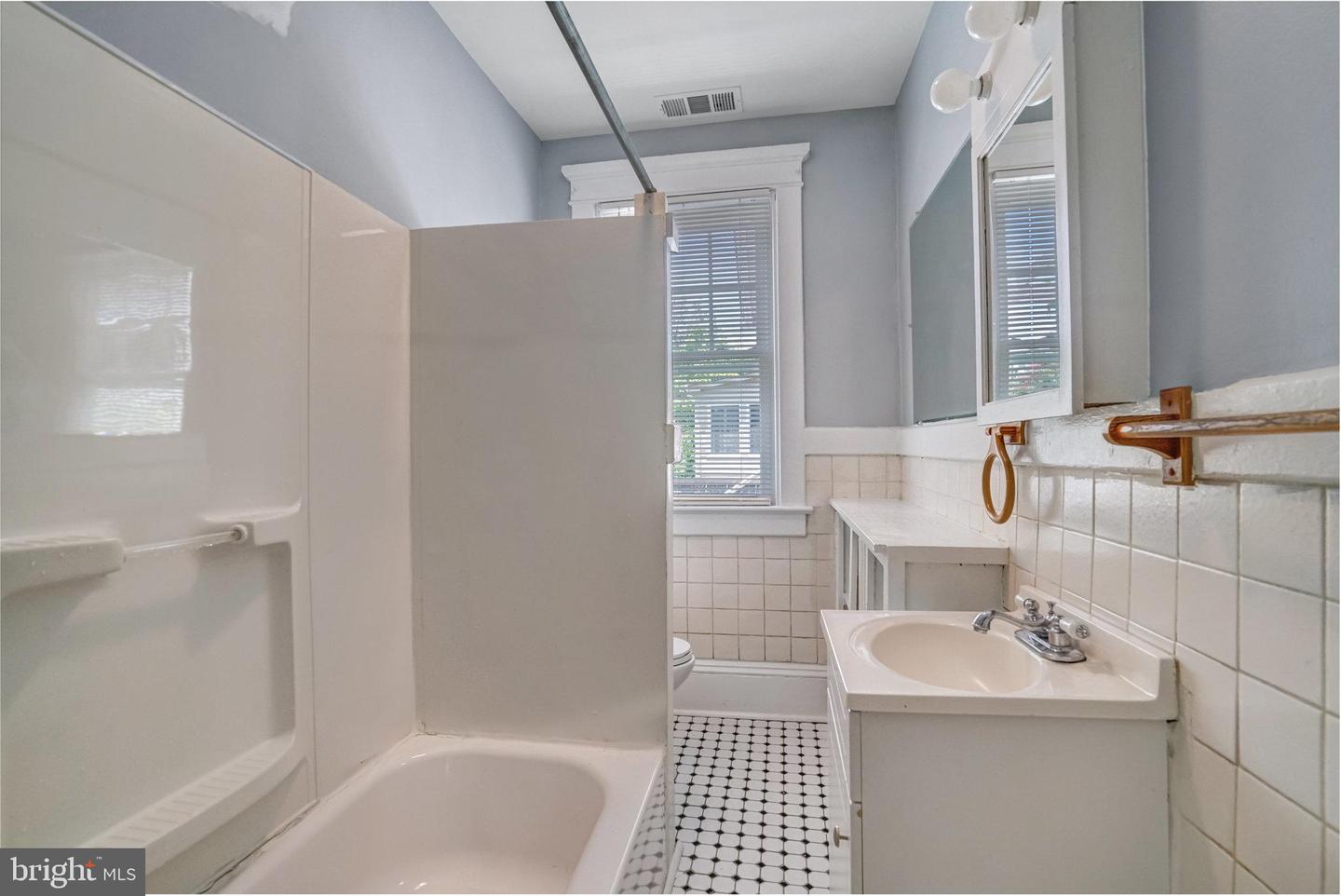 3201 N PERSHING DR, ARLINGTON, Virginia 22201, 5 Bedrooms Bedrooms, ,2 BathroomsBathrooms,Residential,For sale,3201 N PERSHING DR,VAAR2060406 MLS # VAAR2060406
