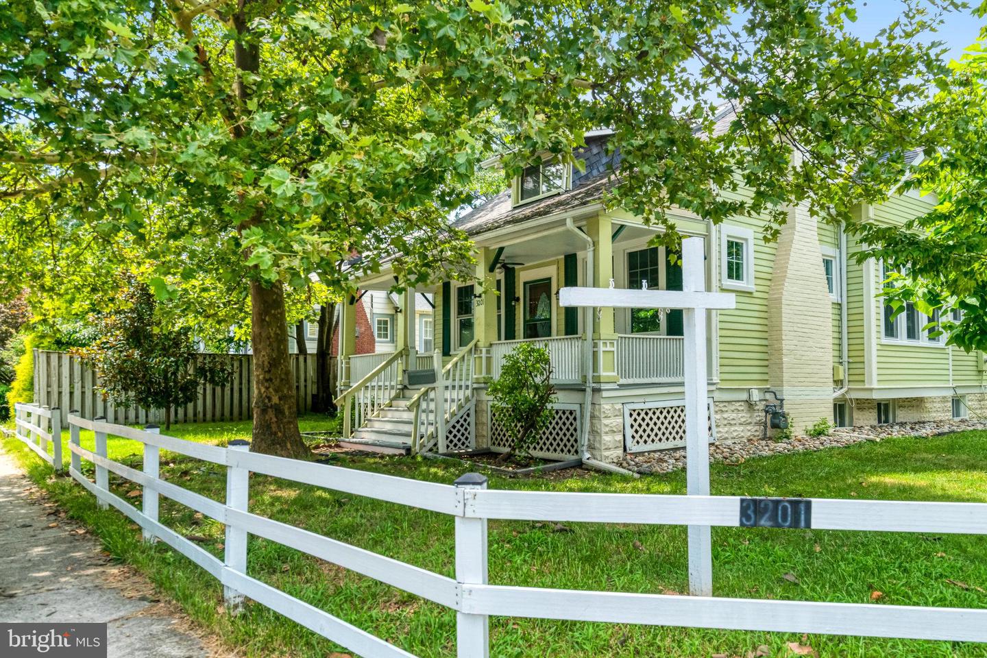 3201 N PERSHING DR, ARLINGTON, Virginia 22201, 5 Bedrooms Bedrooms, ,2 BathroomsBathrooms,Residential,For sale,3201 N PERSHING DR,VAAR2060406 MLS # VAAR2060406