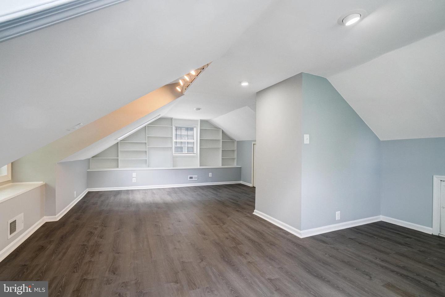 3201 N PERSHING DR, ARLINGTON, Virginia 22201, 5 Bedrooms Bedrooms, ,2 BathroomsBathrooms,Residential,For sale,3201 N PERSHING DR,VAAR2060406 MLS # VAAR2060406