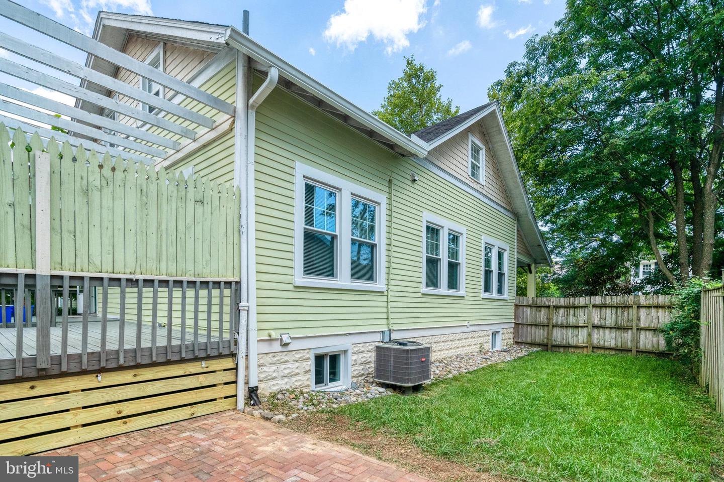 3201 N PERSHING DR, ARLINGTON, Virginia 22201, 5 Bedrooms Bedrooms, ,2 BathroomsBathrooms,Residential,For sale,3201 N PERSHING DR,VAAR2060406 MLS # VAAR2060406