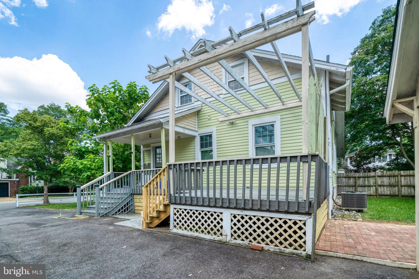 3201 N PERSHING DR, ARLINGTON, Virginia 22201, 5 Bedrooms Bedrooms, ,2 BathroomsBathrooms,Residential,For sale,3201 N PERSHING DR,VAAR2060406 MLS # VAAR2060406
