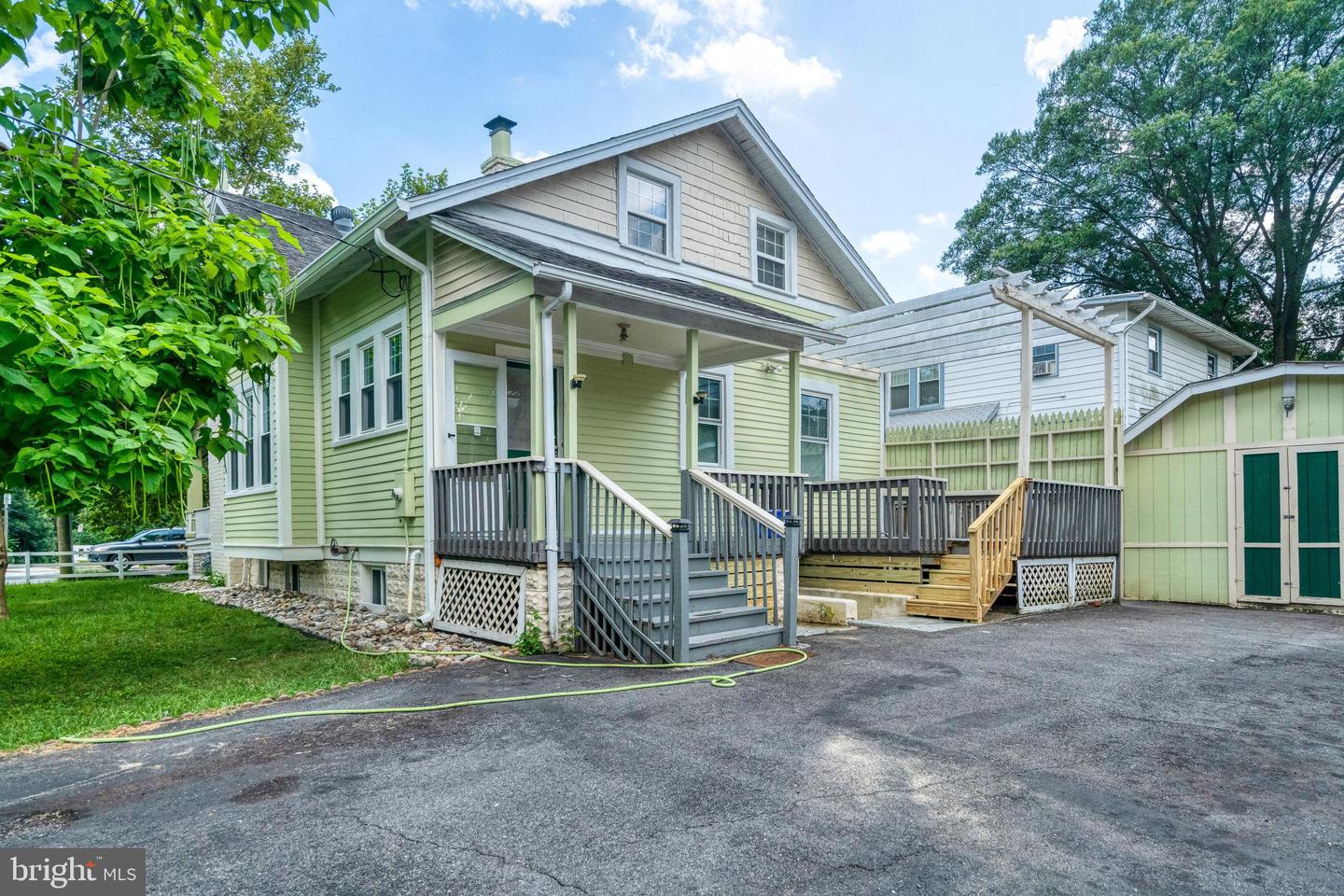 3201 N PERSHING DR, ARLINGTON, Virginia 22201, 5 Bedrooms Bedrooms, ,2 BathroomsBathrooms,Residential,For sale,3201 N PERSHING DR,VAAR2060406 MLS # VAAR2060406
