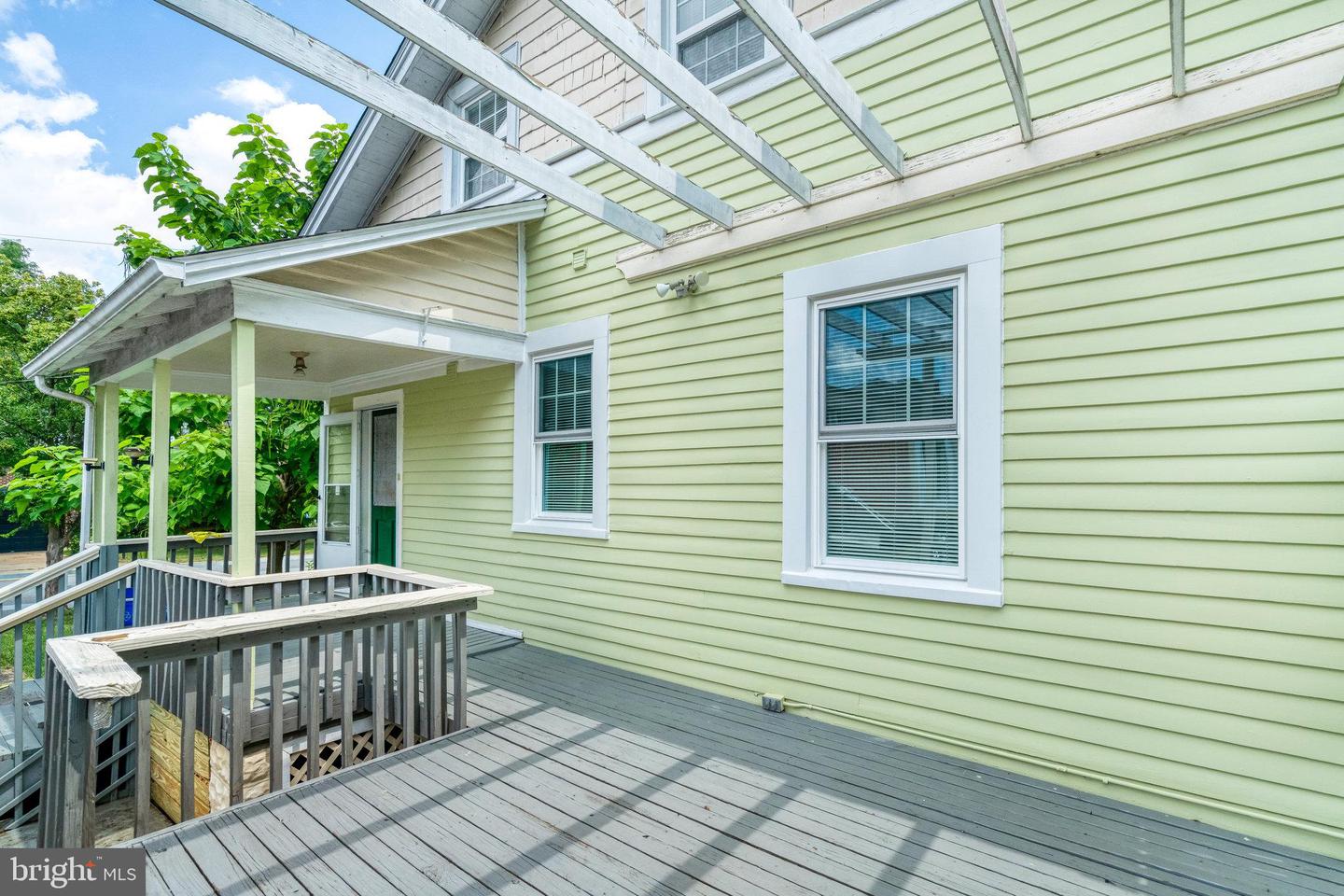 3201 N PERSHING DR, ARLINGTON, Virginia 22201, 5 Bedrooms Bedrooms, ,2 BathroomsBathrooms,Residential,For sale,3201 N PERSHING DR,VAAR2060406 MLS # VAAR2060406