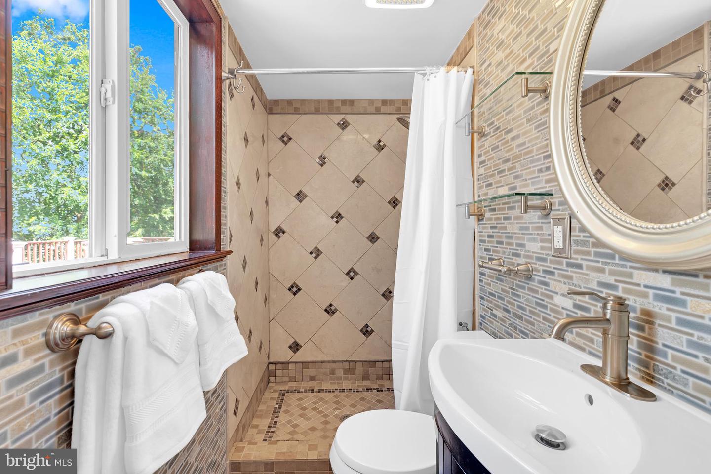 4502 CUB RUN RD, CHANTILLY, Virginia 20151, 5 Bedrooms Bedrooms, ,3 BathroomsBathrooms,Residential,For sale,4502 CUB RUN RD,VAFX2254416 MLS # VAFX2254416