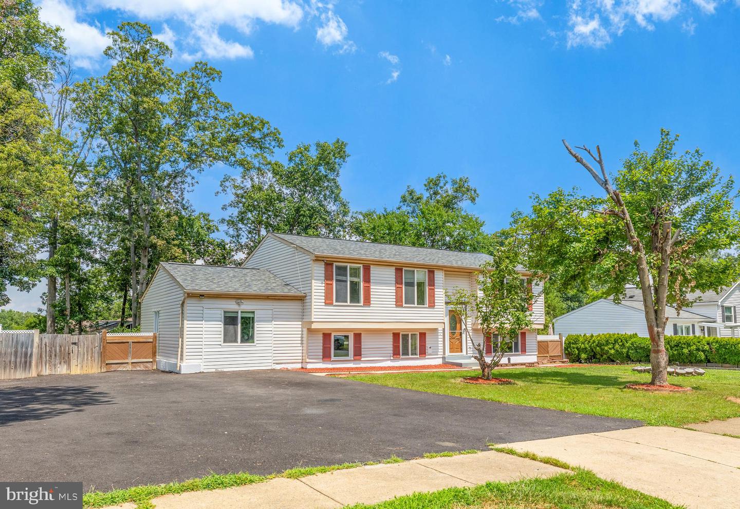 4502 CUB RUN RD, CHANTILLY, Virginia 20151, 5 Bedrooms Bedrooms, ,3 BathroomsBathrooms,Residential,For sale,4502 CUB RUN RD,VAFX2254416 MLS # VAFX2254416