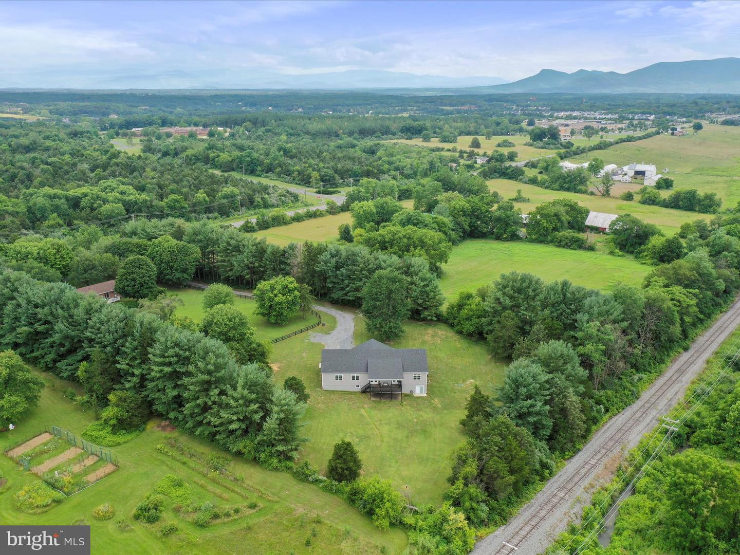 7040 VALLEY PIKE, MIDDLETOWN, Virginia 22645, 4 Bedrooms Bedrooms, ,2 BathroomsBathrooms,Residential,For sale,7040 VALLEY PIKE,VAFV2035346 MLS # VAFV2035346
