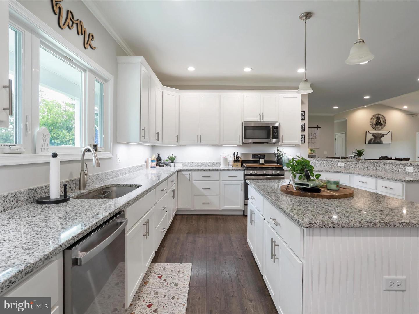 7040 VALLEY PIKE, MIDDLETOWN, Virginia 22645, 4 Bedrooms Bedrooms, ,2 BathroomsBathrooms,Residential,For sale,7040 VALLEY PIKE,VAFV2035346 MLS # VAFV2035346