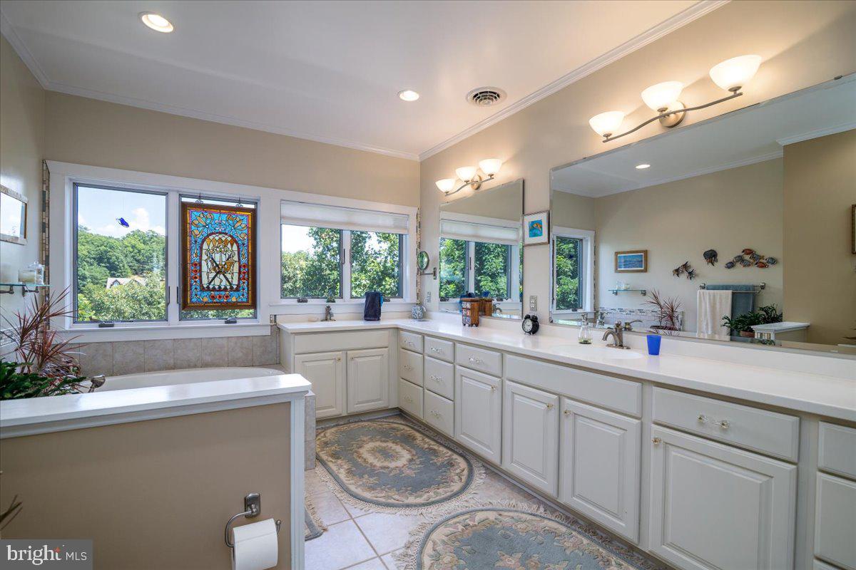 368 PENNINSULA POINT, LYNCH STATION, Virginia 24571, 4 Bedrooms Bedrooms, ,3 BathroomsBathrooms,Residential,For sale,368 PENNINSULA POINT,VACP2000092 MLS # VACP2000092